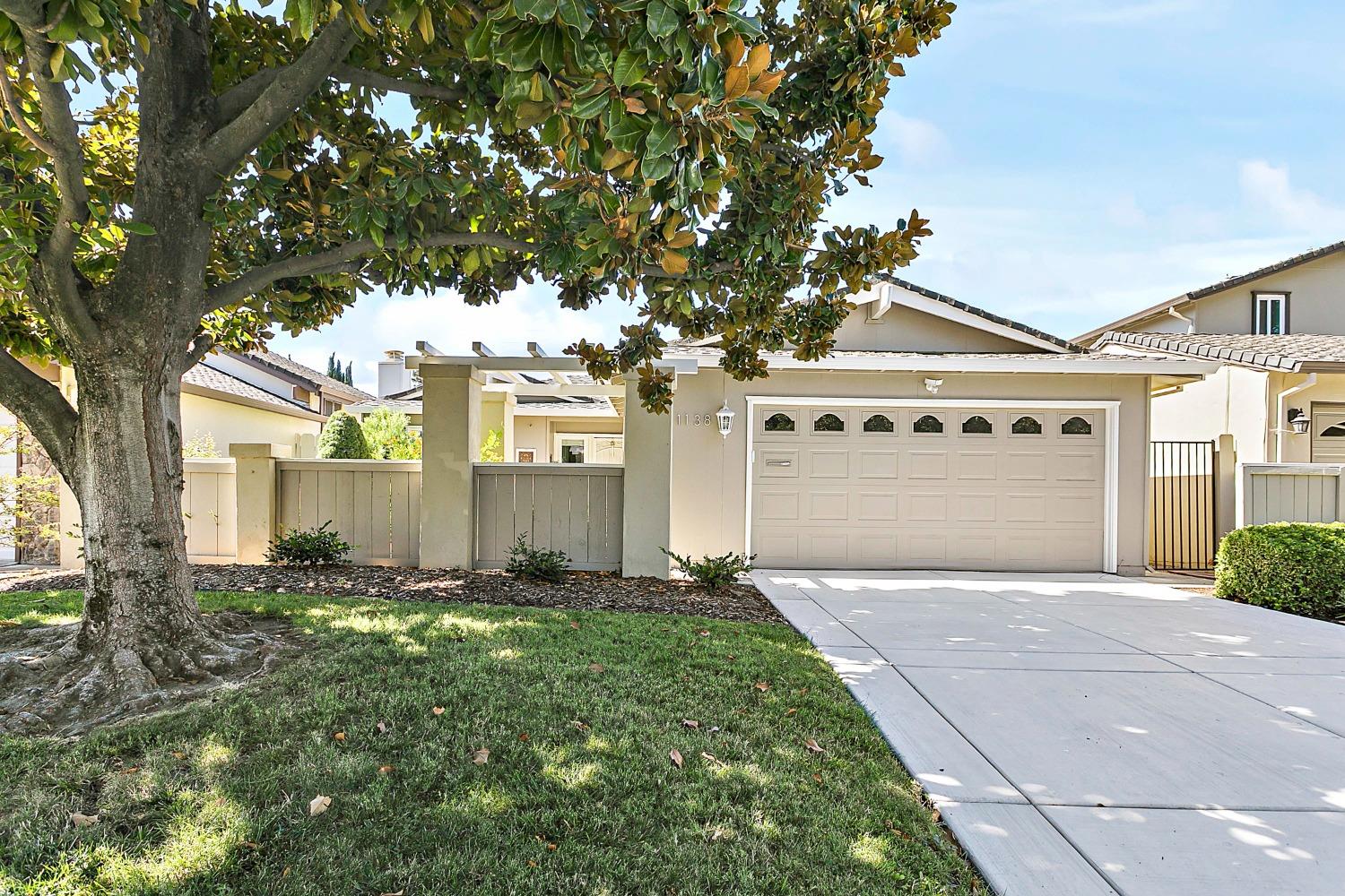 1138 Rosa Del Rio Way