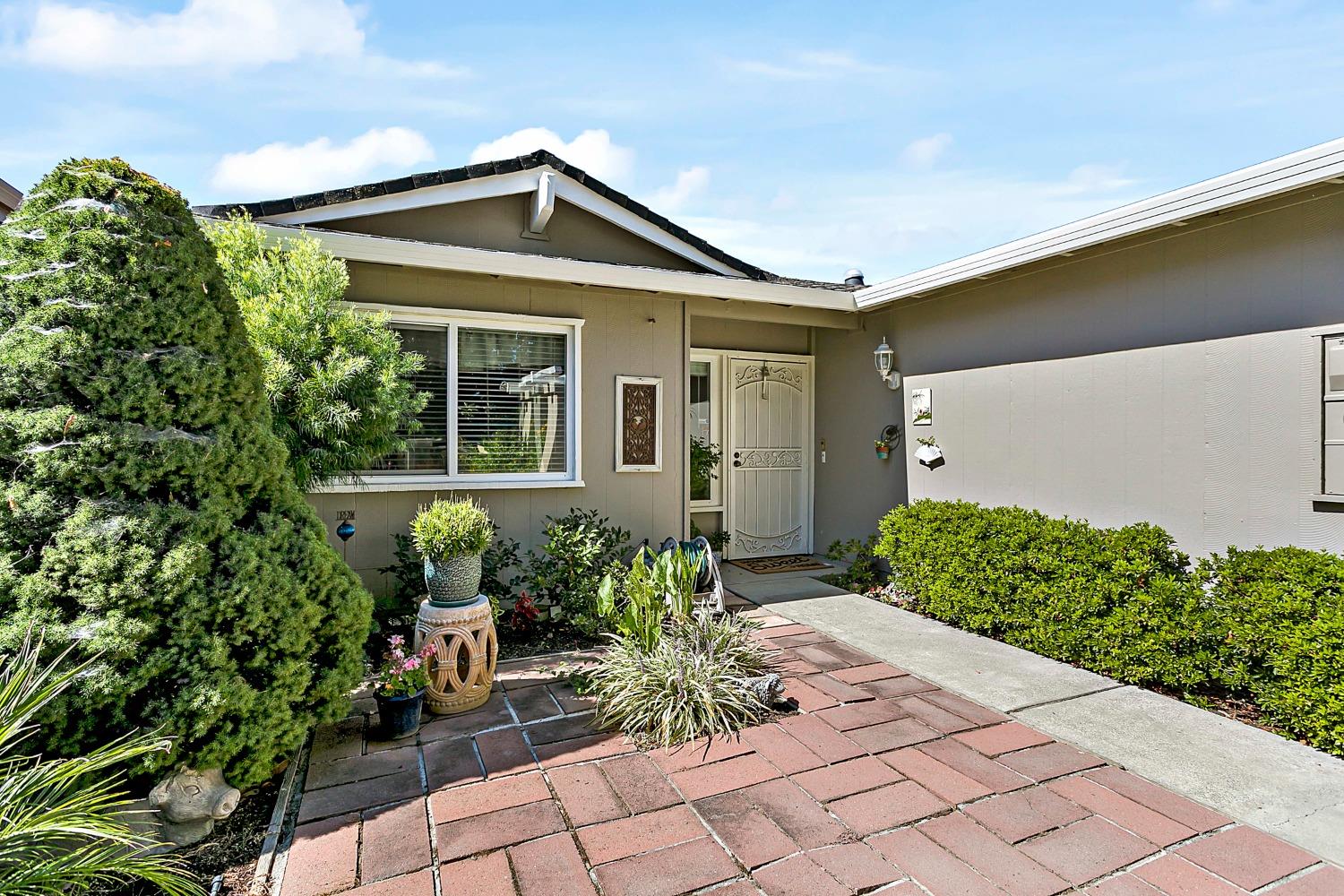 1138 Rosa Del Rio Way
