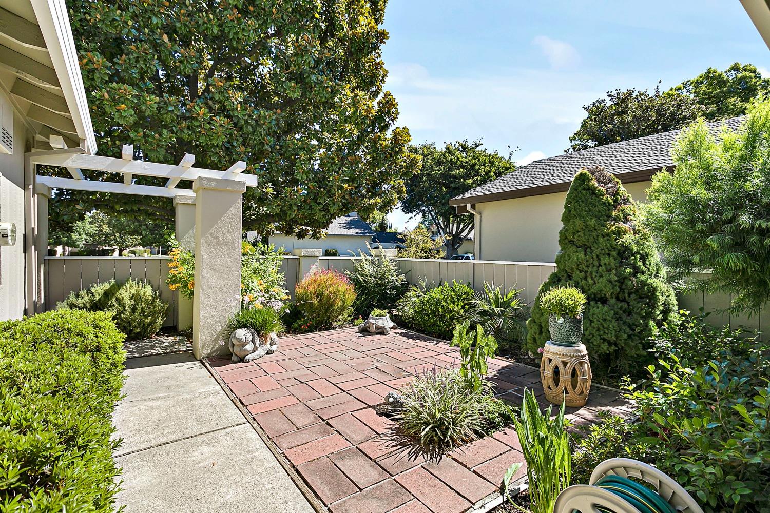 1138 Rosa Del Rio Way