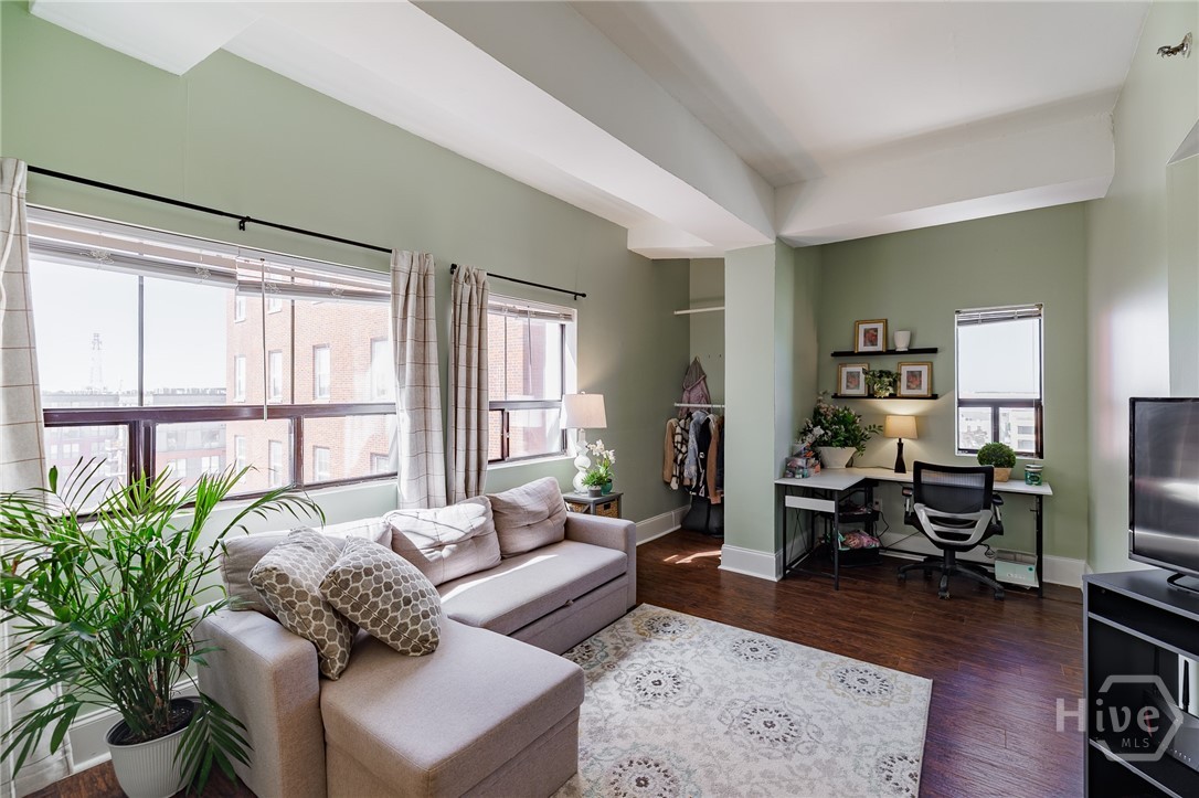 131 Broad Street E 707