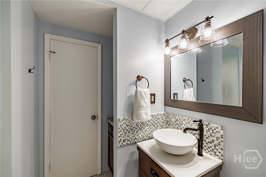 131 Broad Street E 707