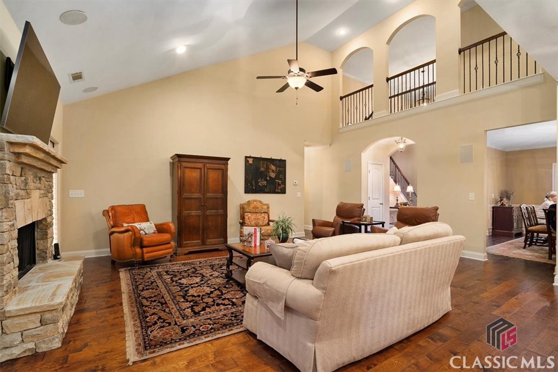 1593 Cambridge Square