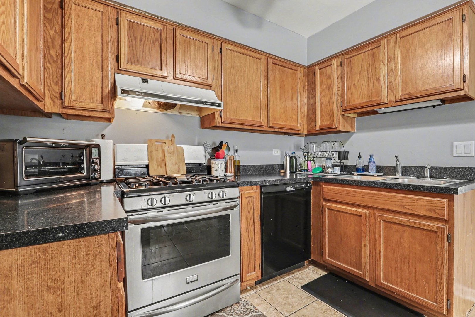 2S750 Grove Lane Unit: 23-C