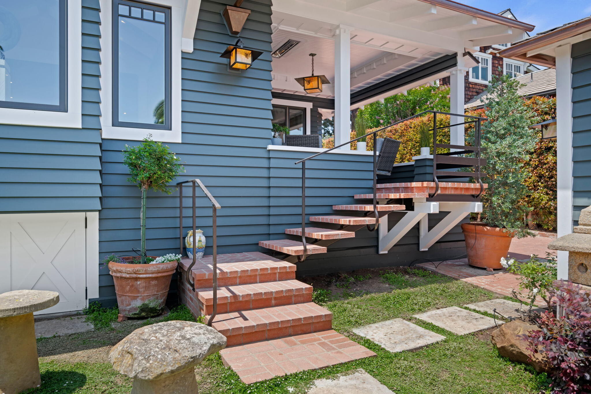 328 E Padre Street