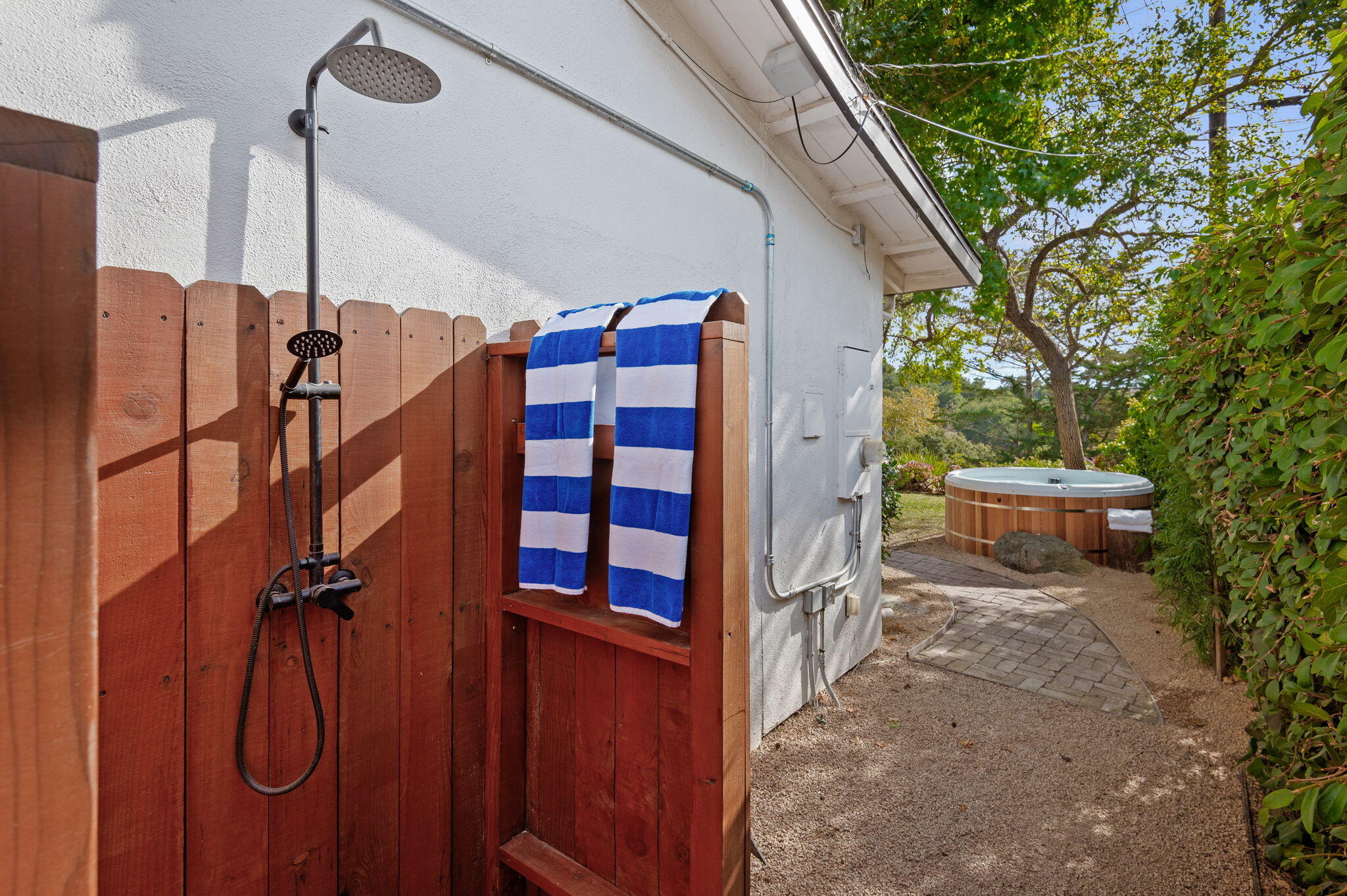 1476 Crestline Drive