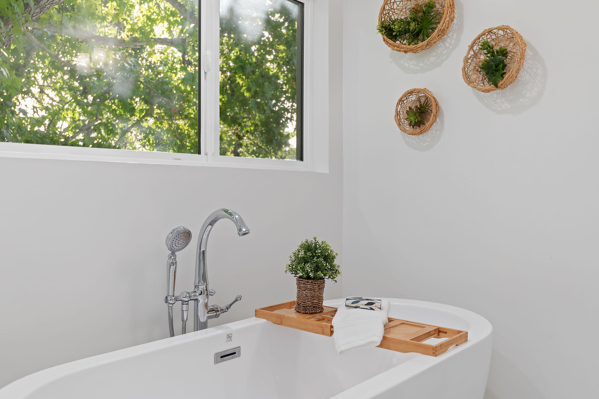 1476 Crestline Drive