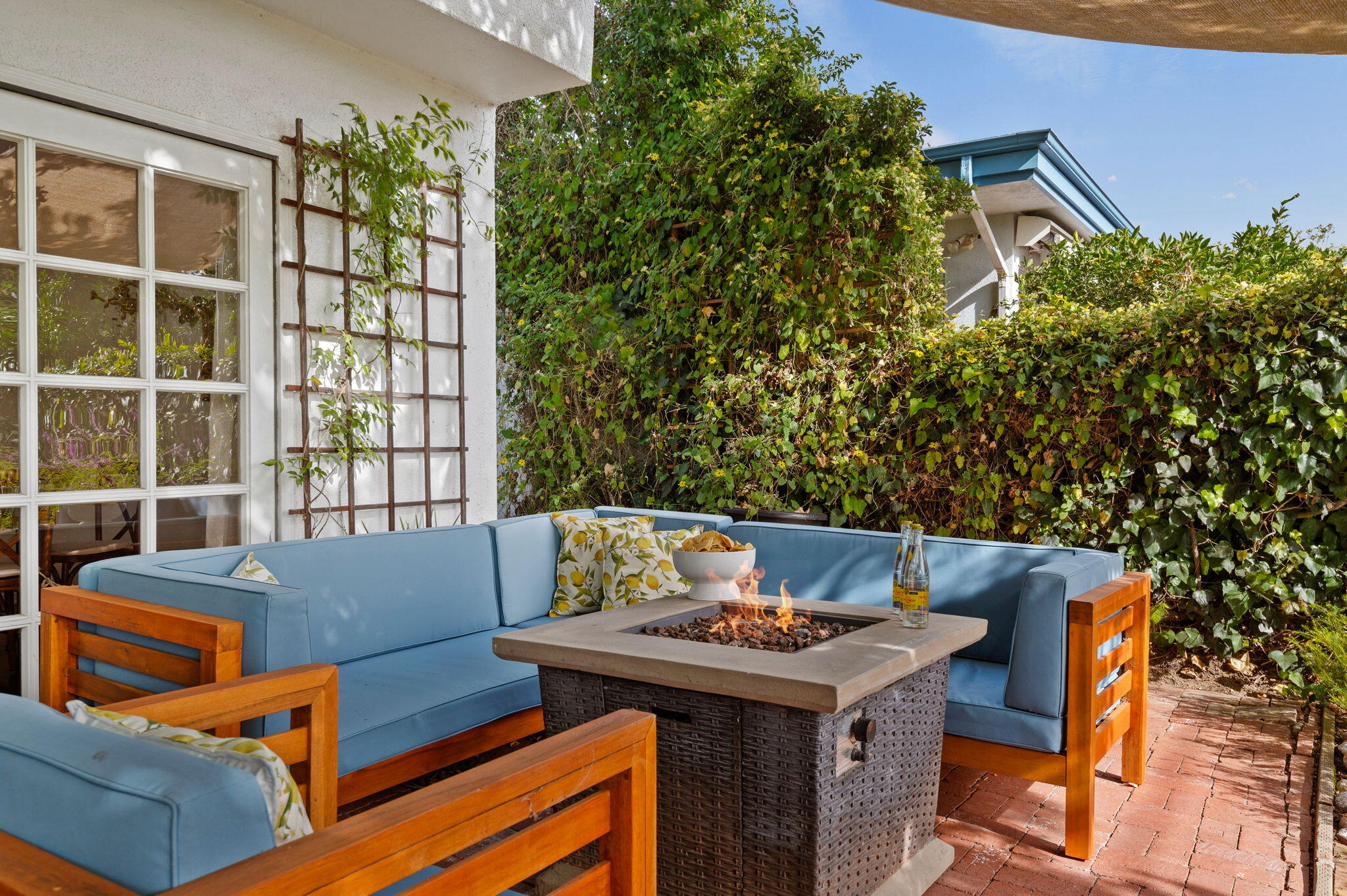 1476 Crestline Drive