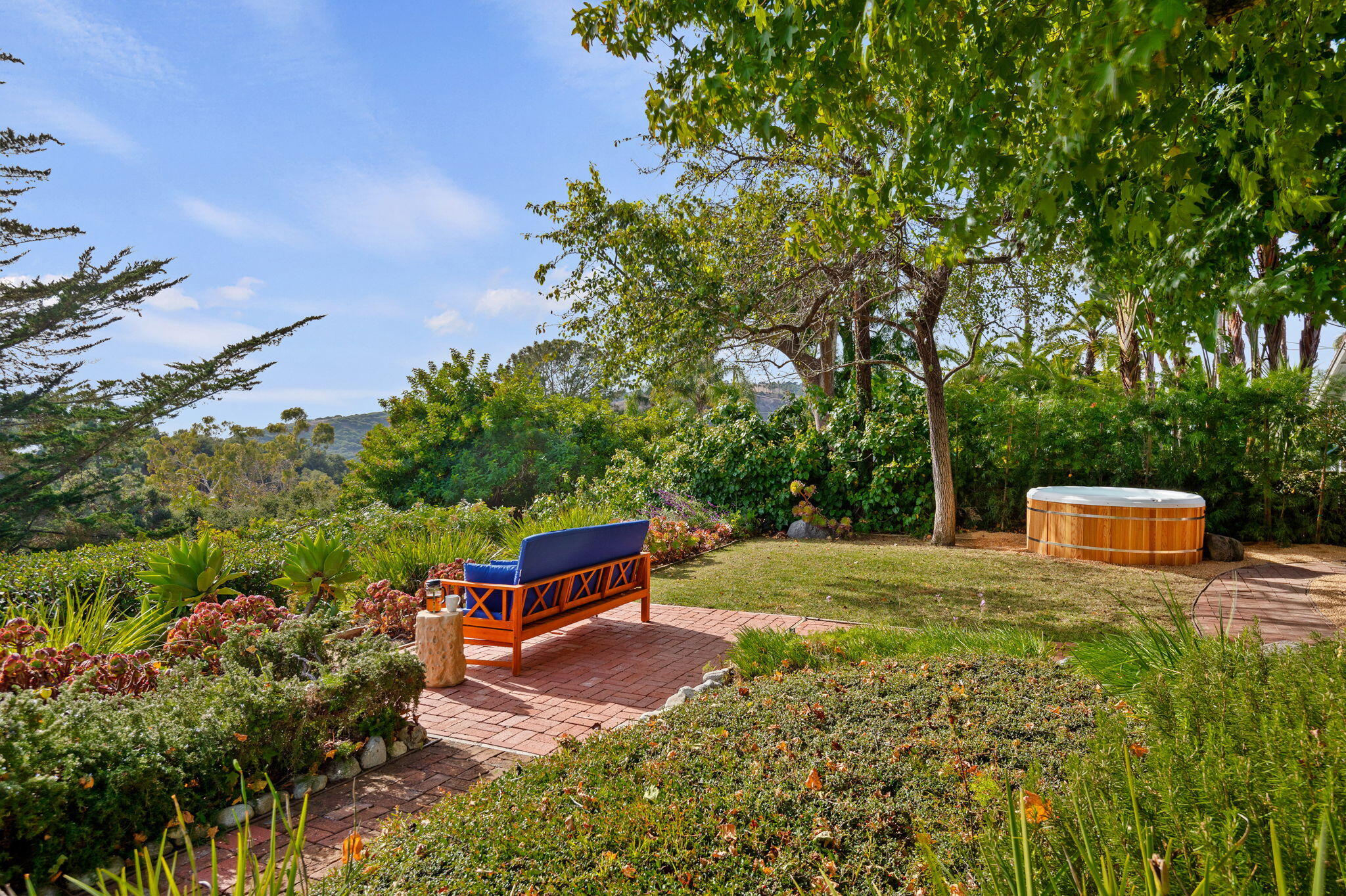 1476 Crestline Drive