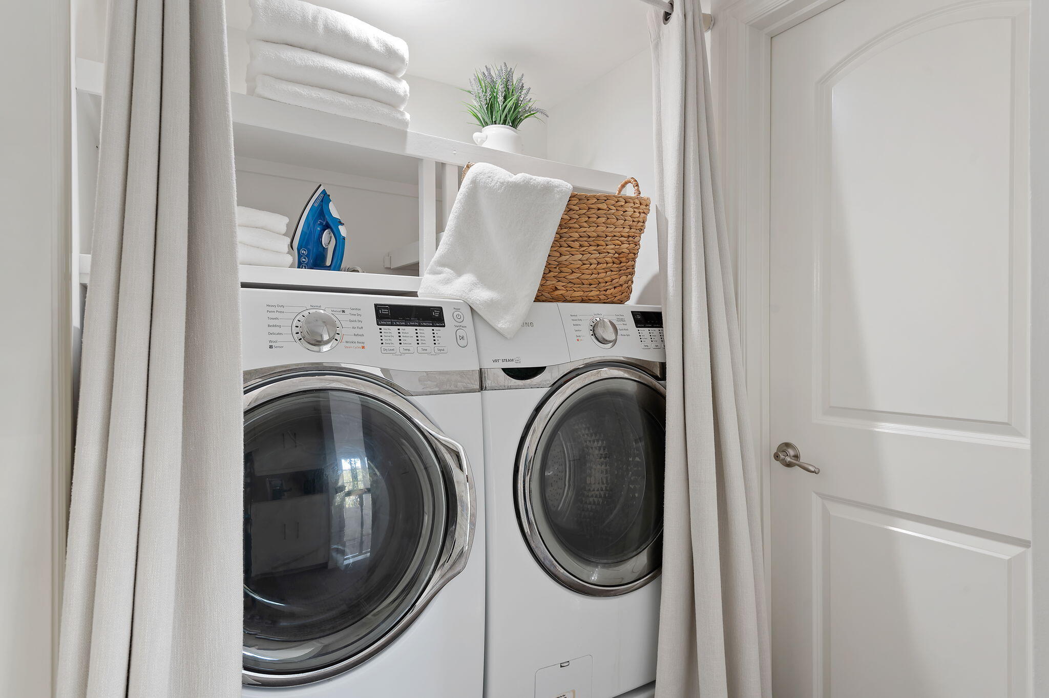 1476 Crestline Drive