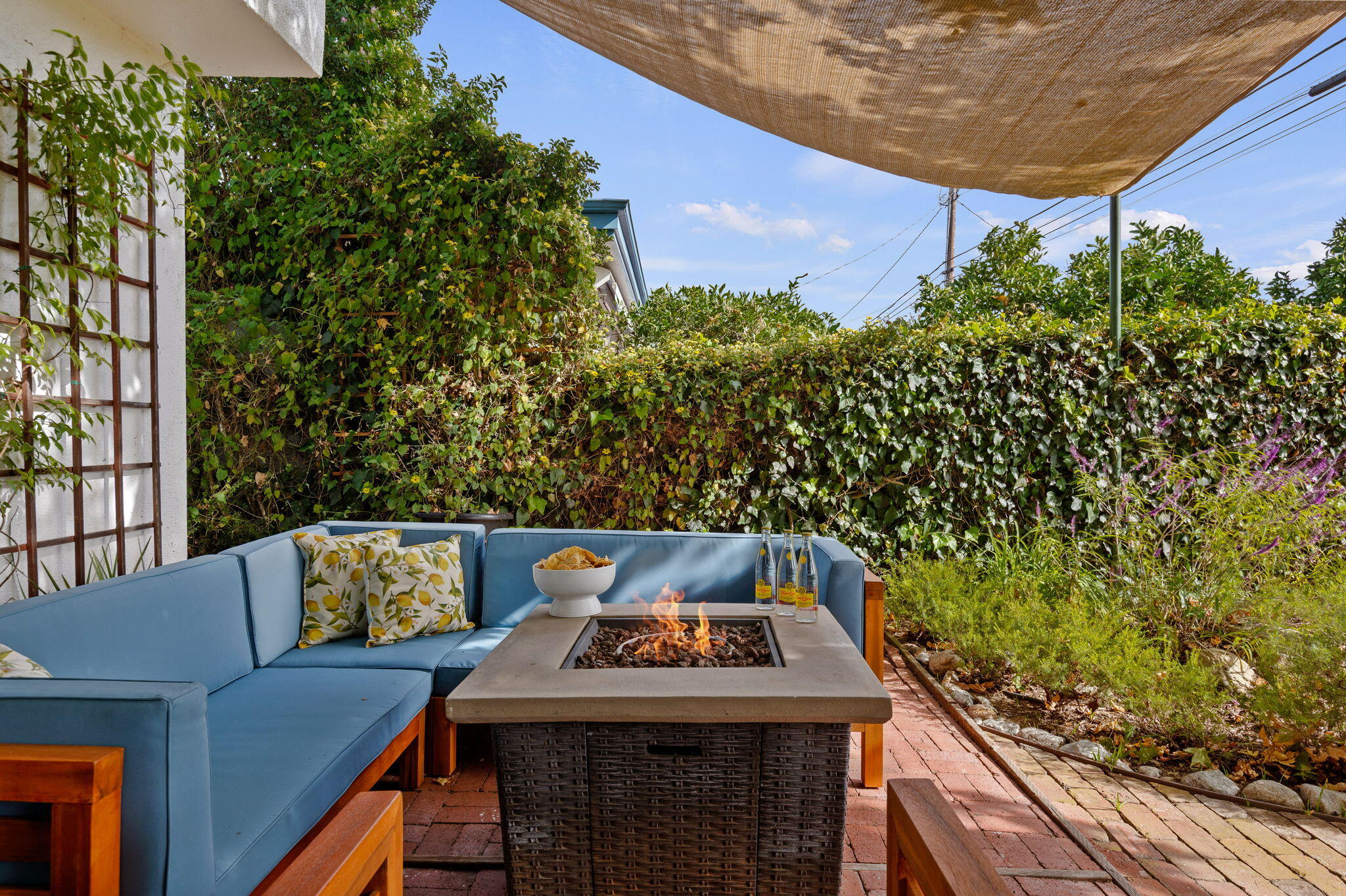 1476 Crestline Drive