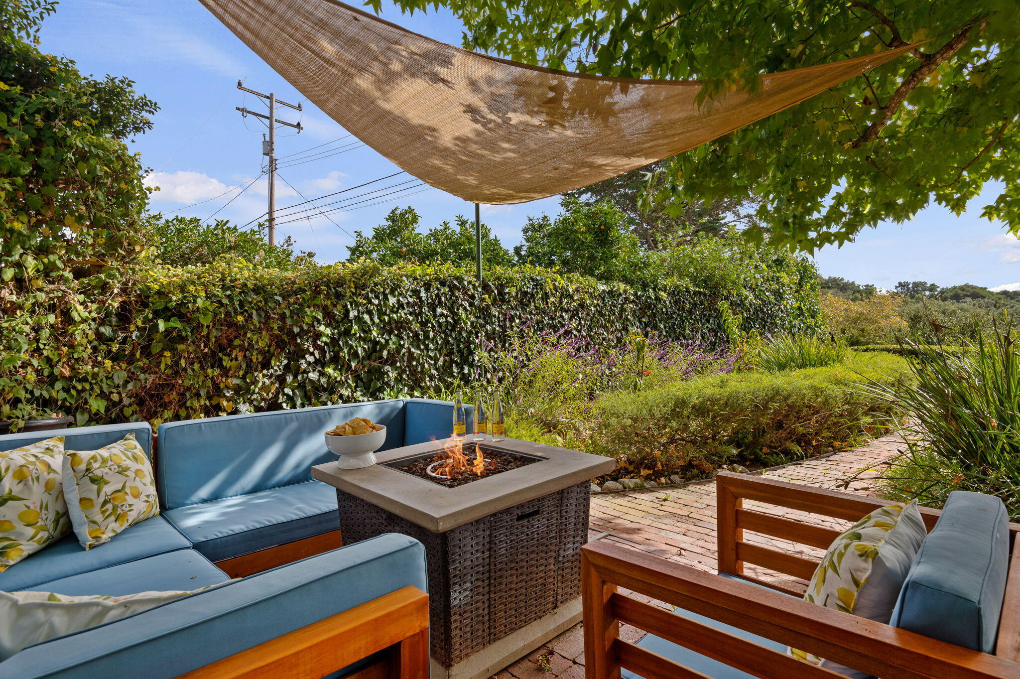 1476 Crestline Drive