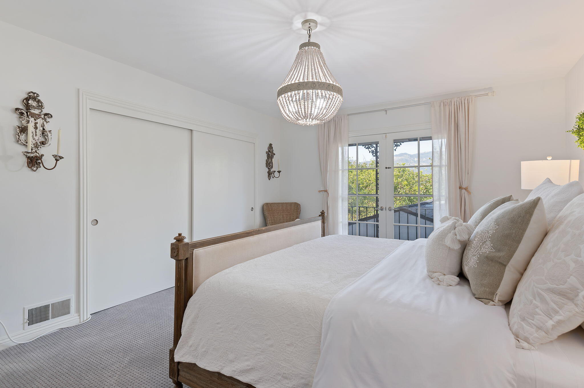 1476 Crestline Drive