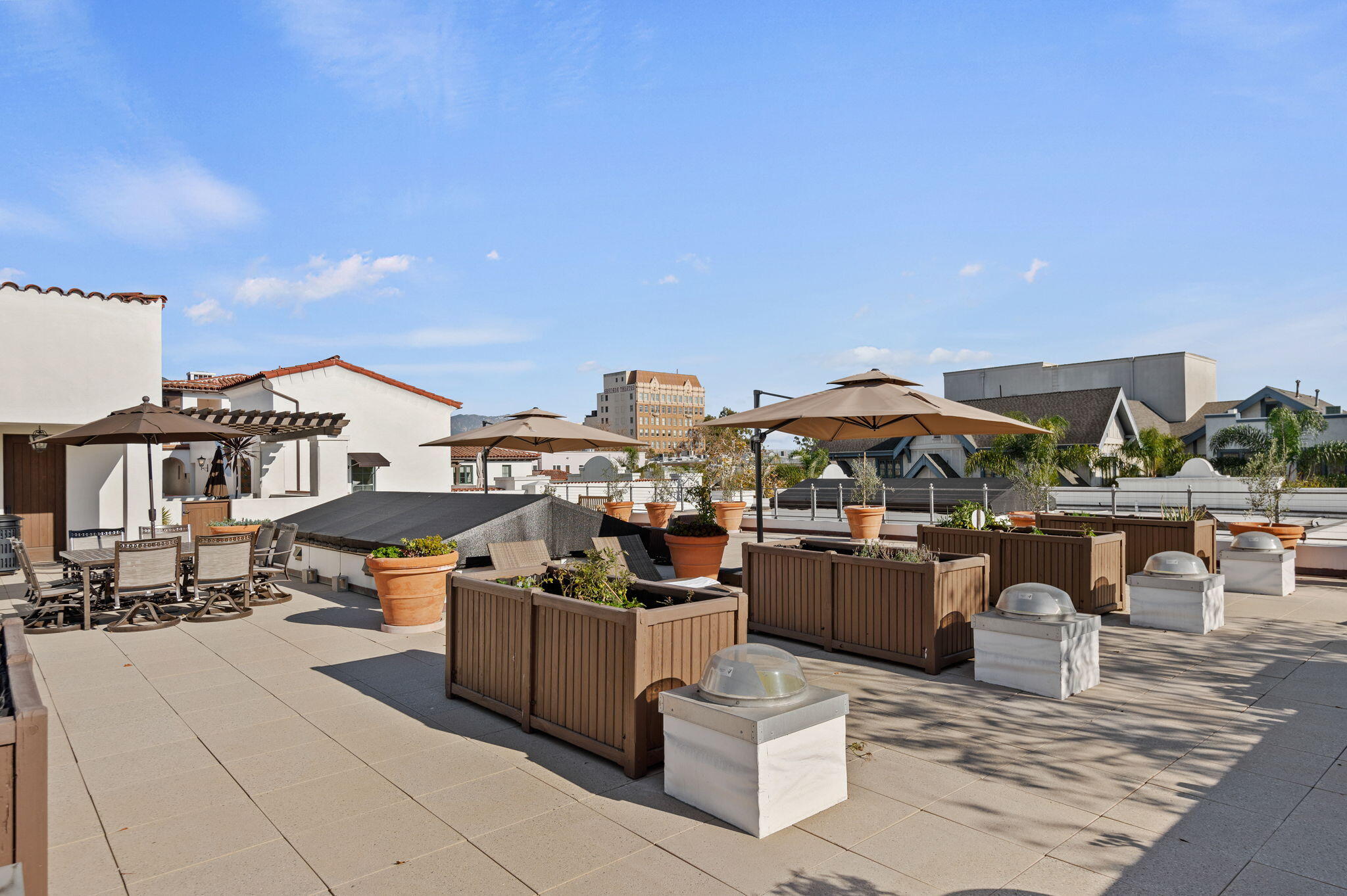 18 W Victoria Street Apt 303