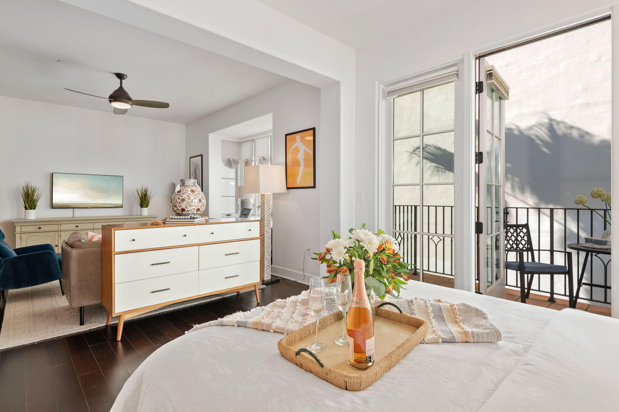 18 W Victoria Street Apt 303