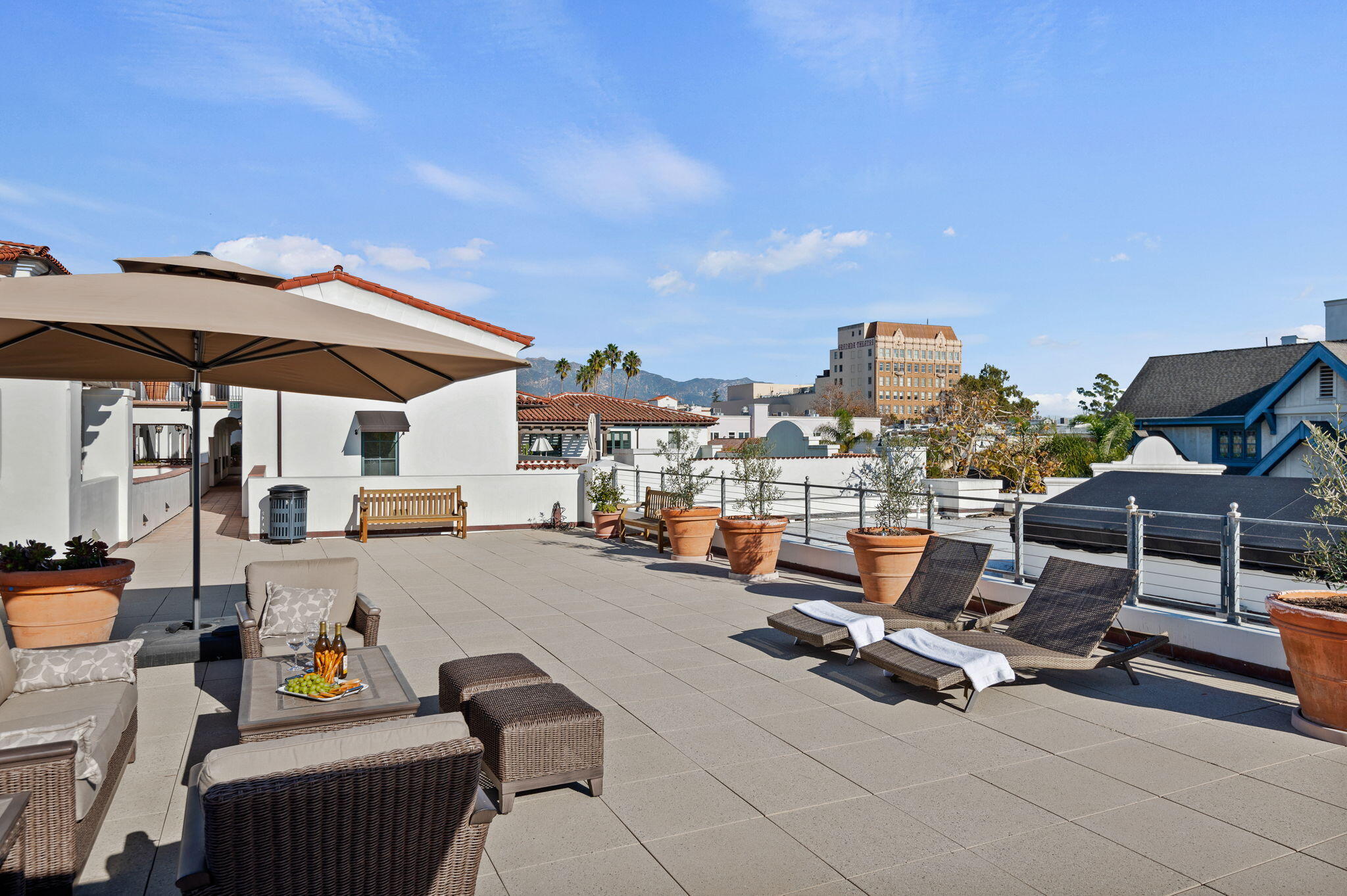 18 W Victoria Street Apt 303