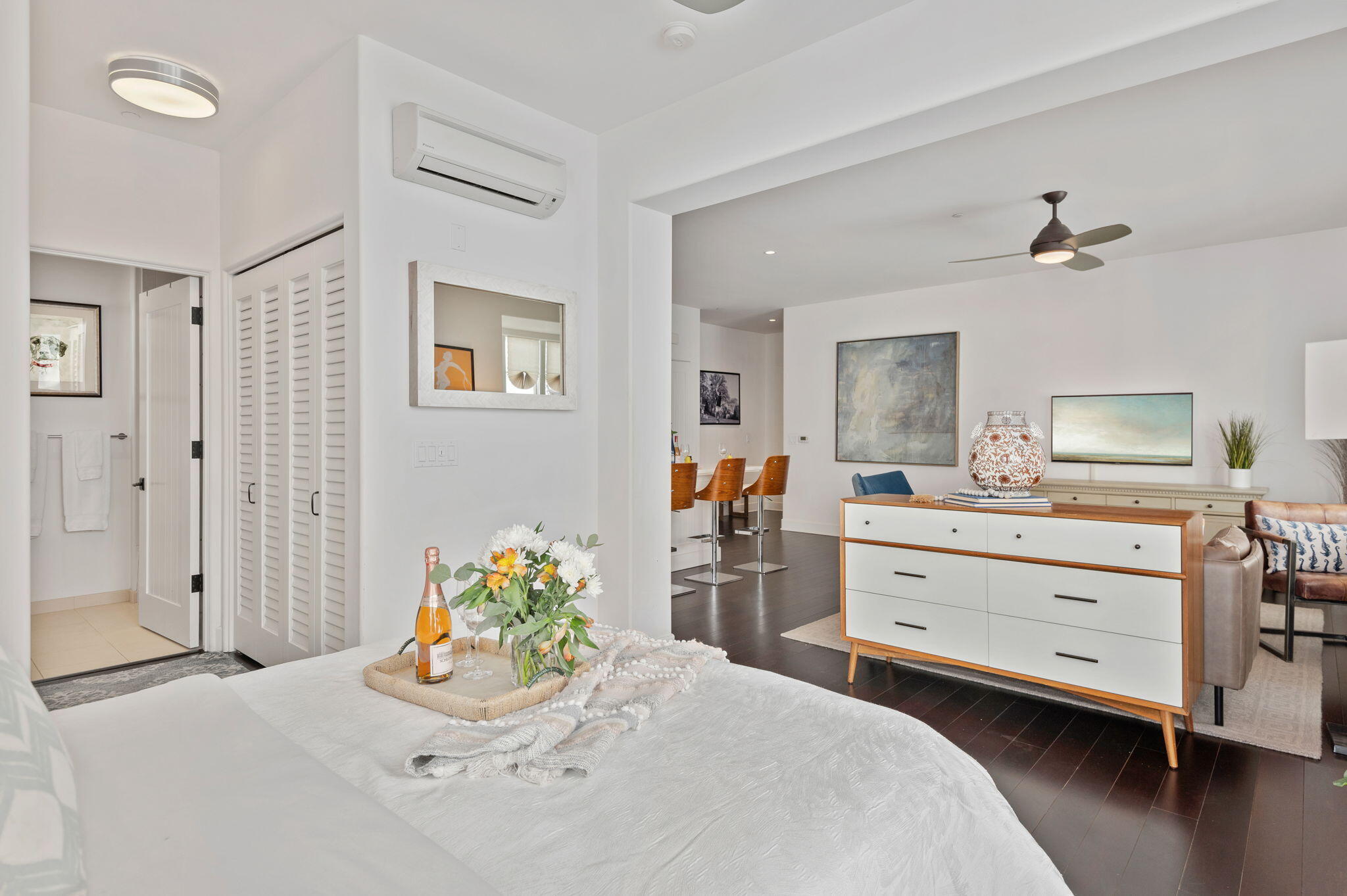 18 W Victoria Street Apt 303