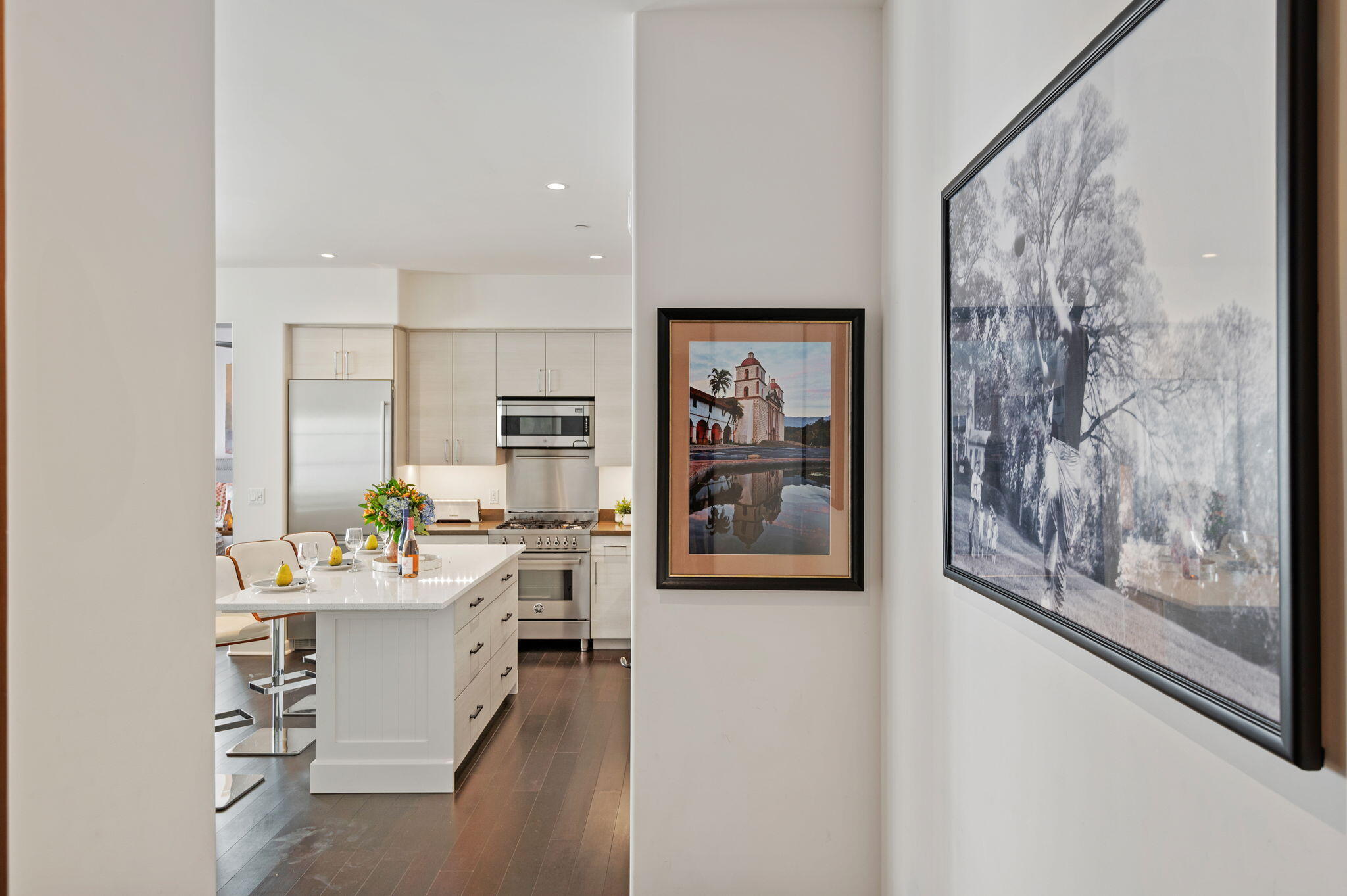 18 W Victoria Street Apt 303