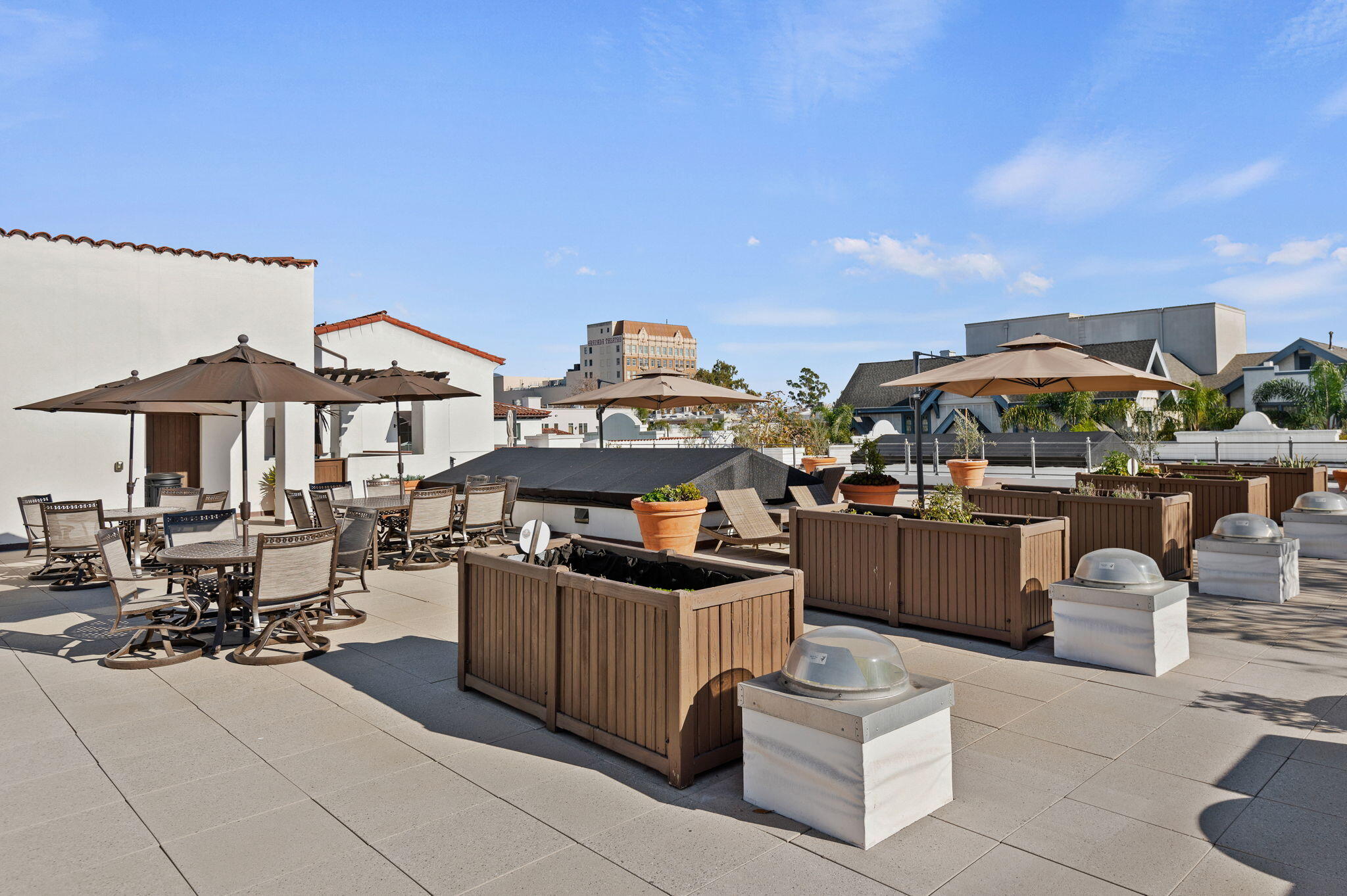 18 W Victoria Street Apt 303