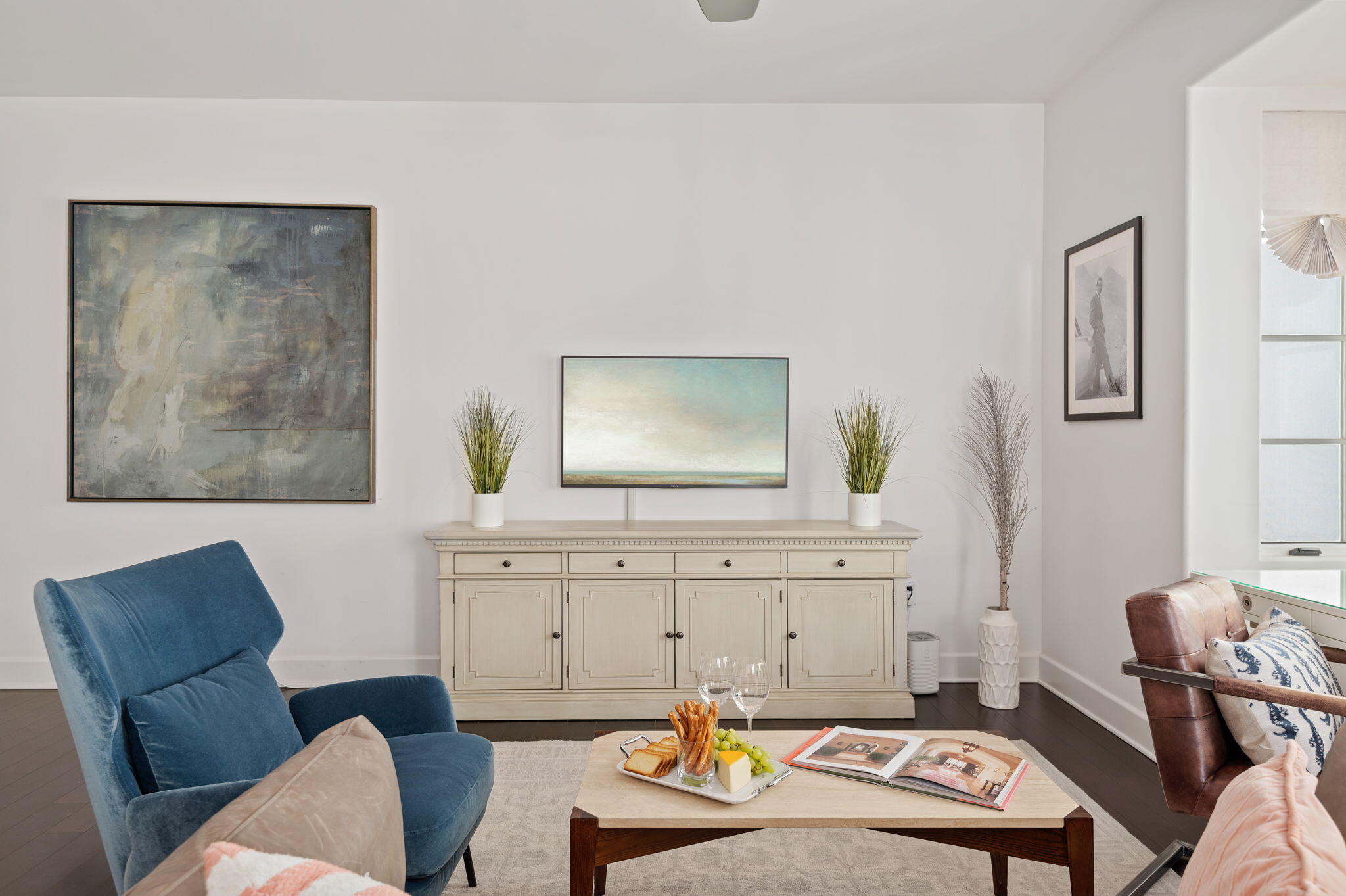 18 W Victoria Street Apt 303