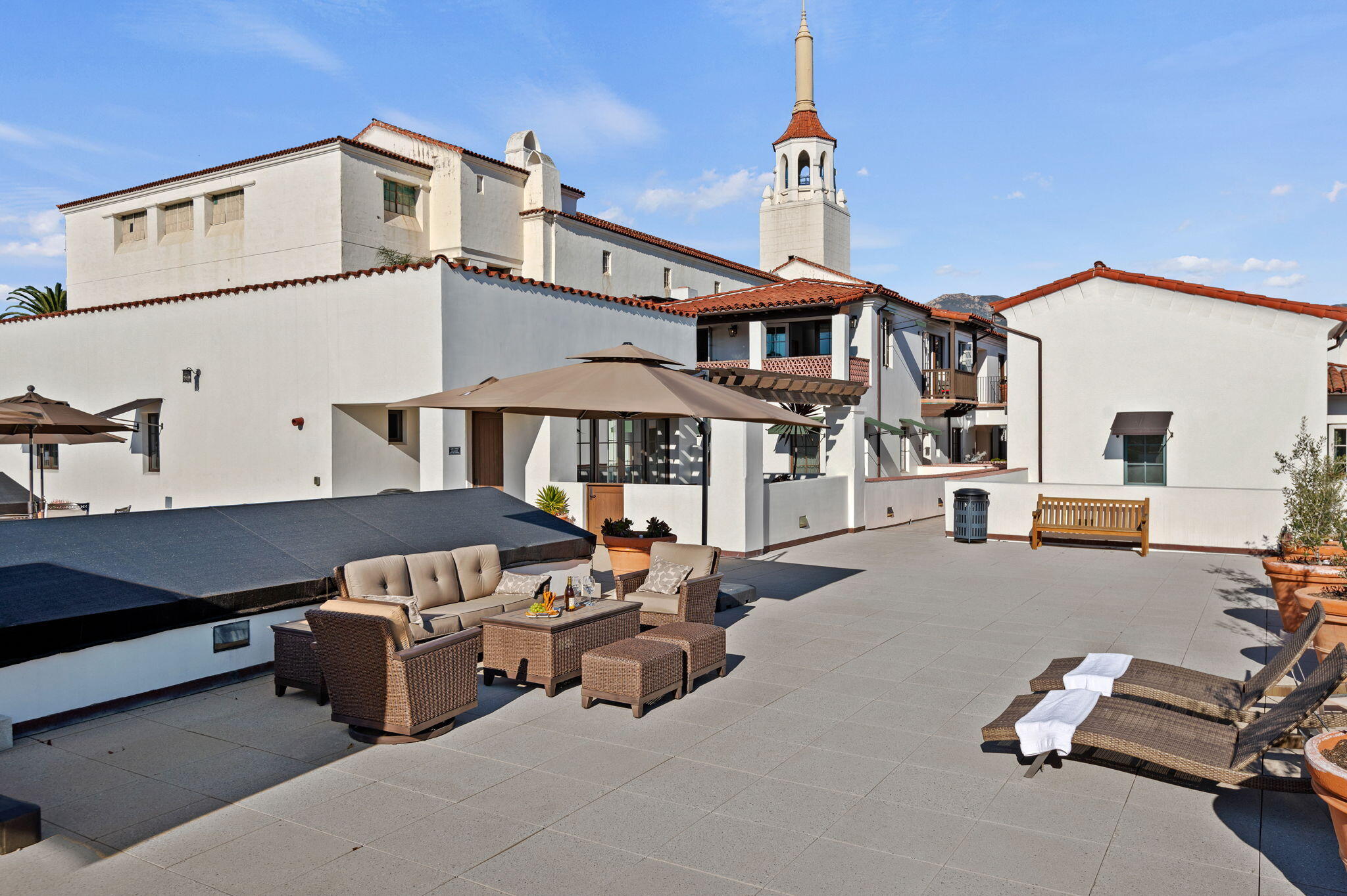 18 W Victoria Street Apt 303