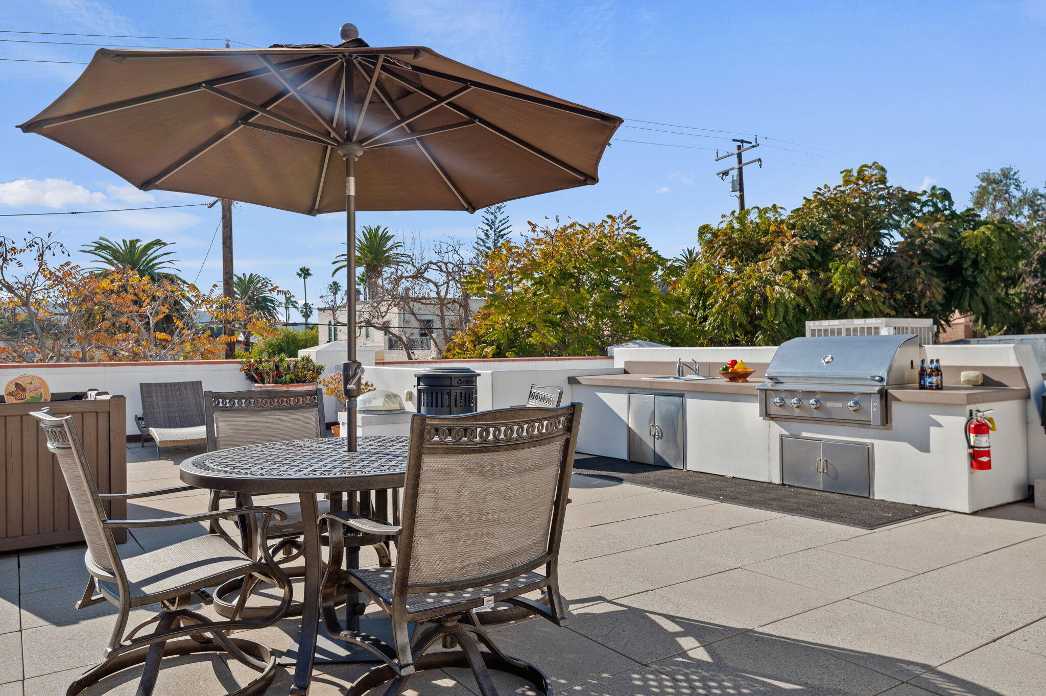 18 W Victoria Street Apt 303