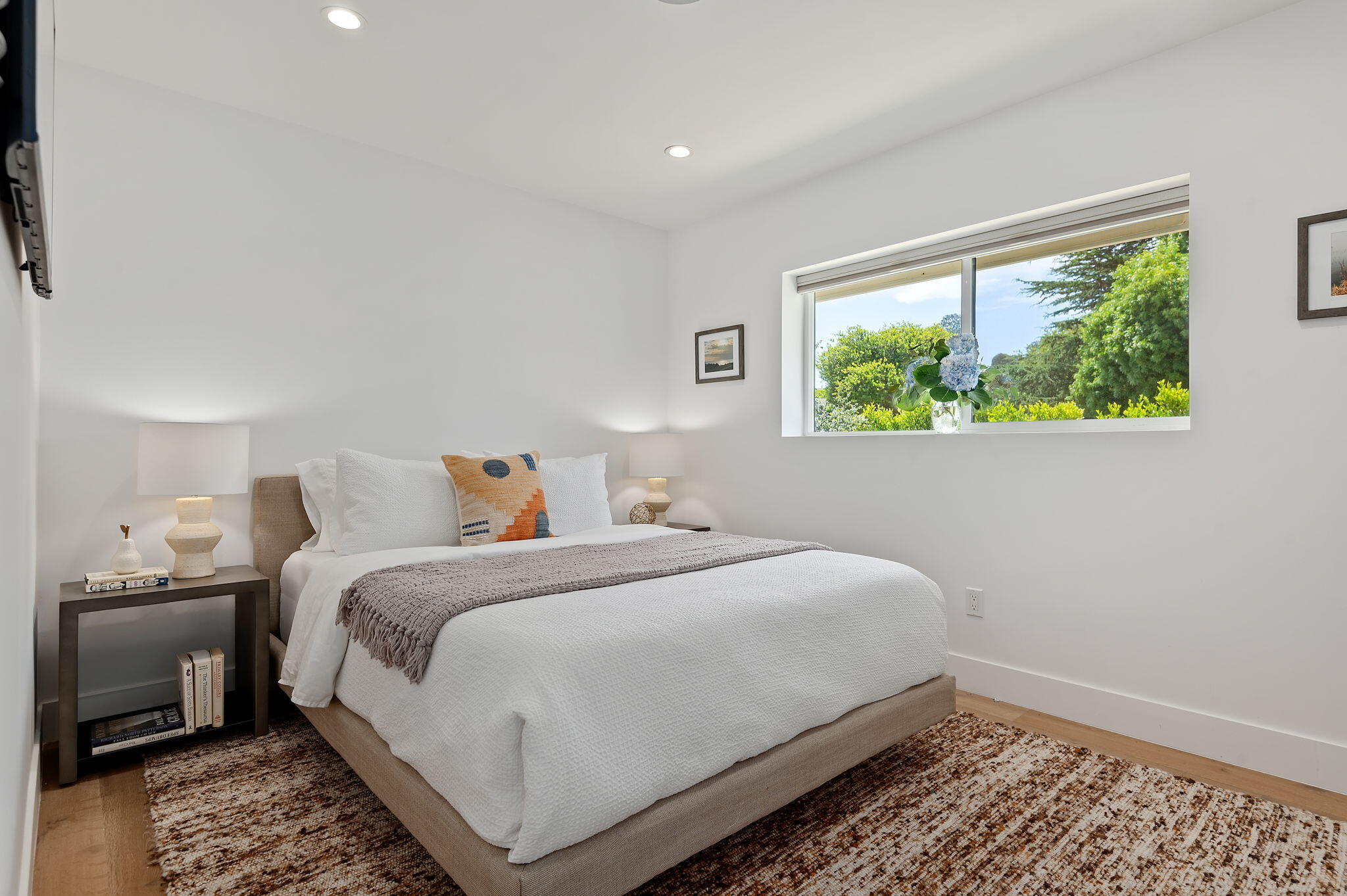 2402 Calle Montilla