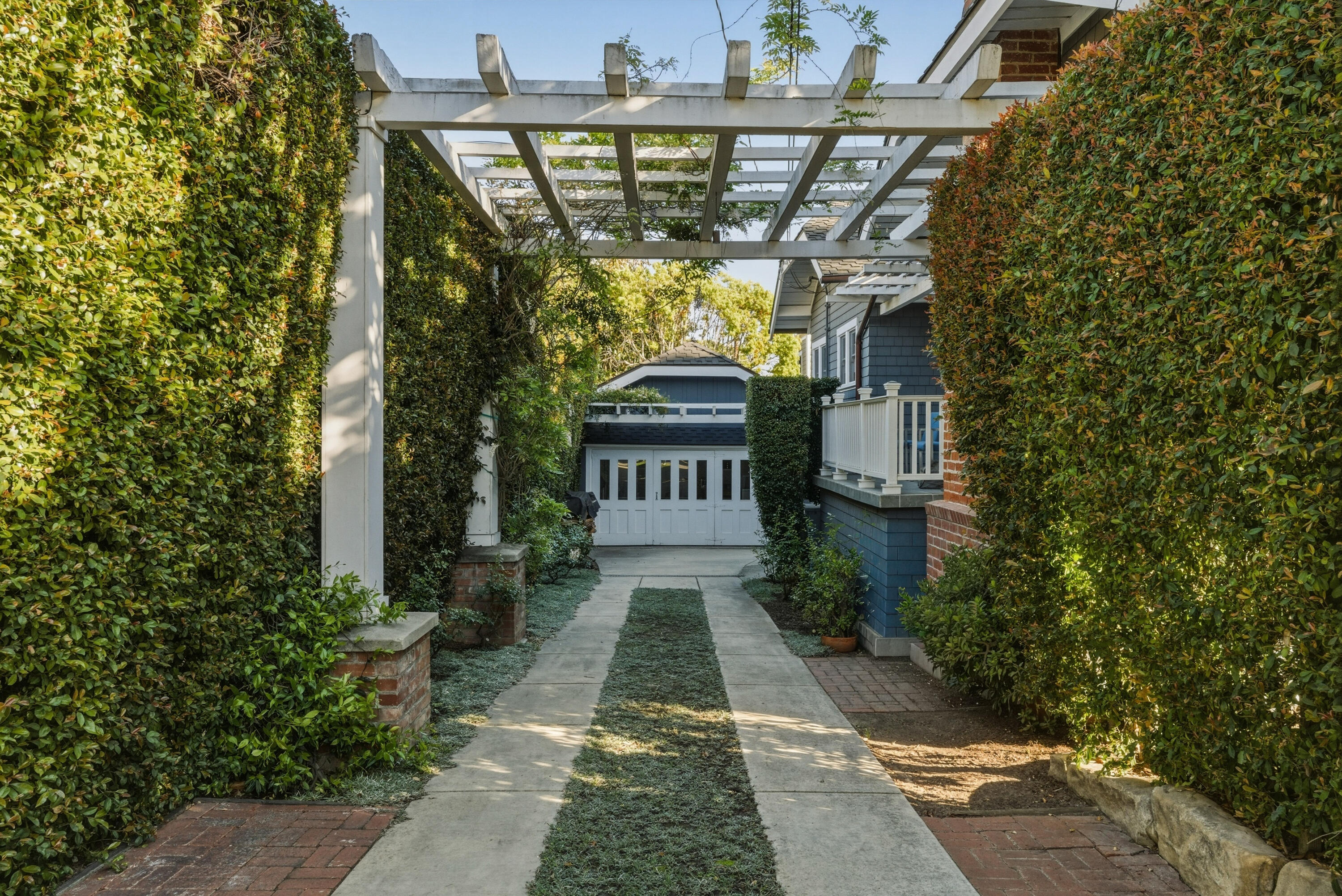 336 E Padre Street