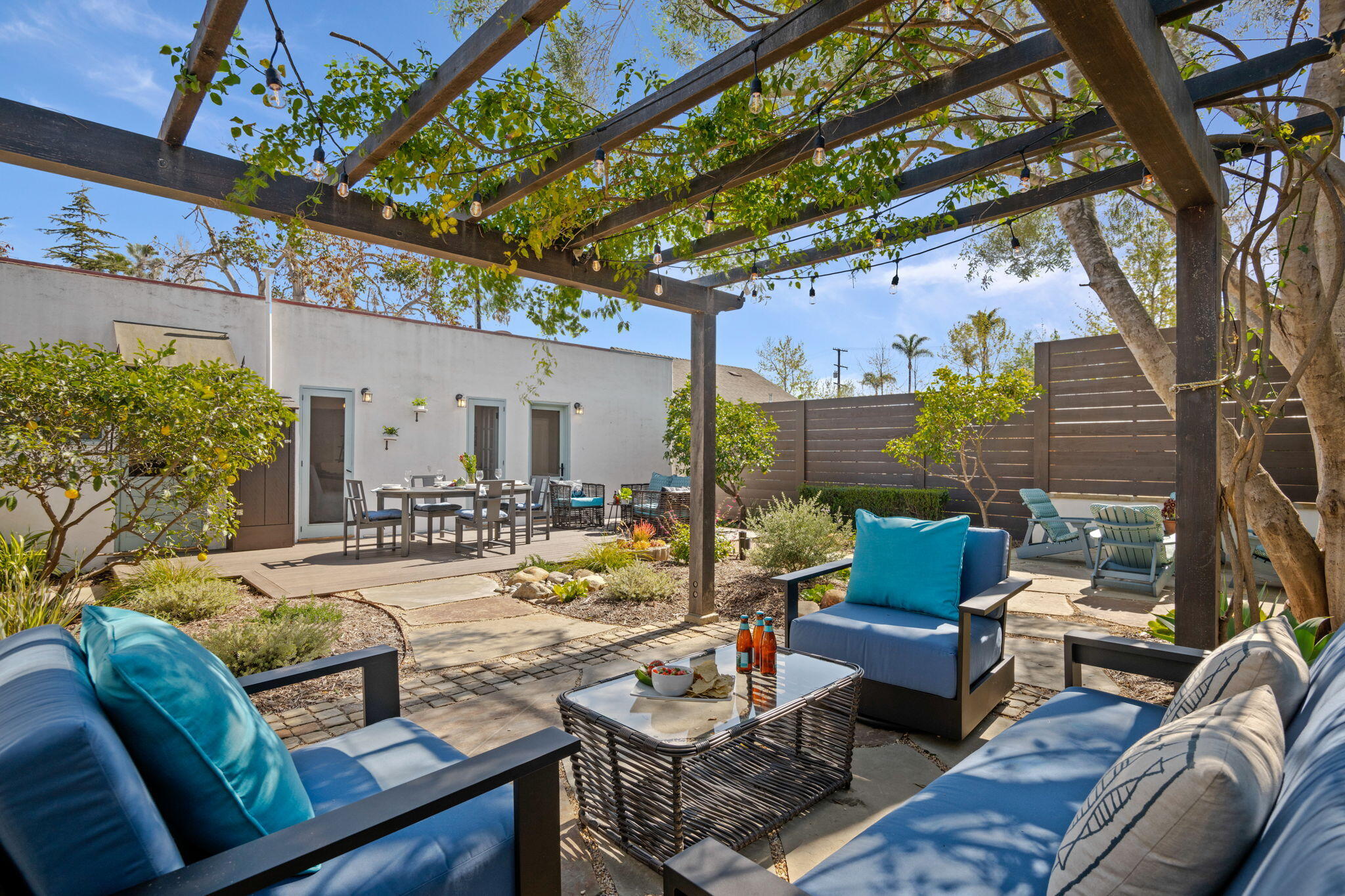 224 W Cota Street