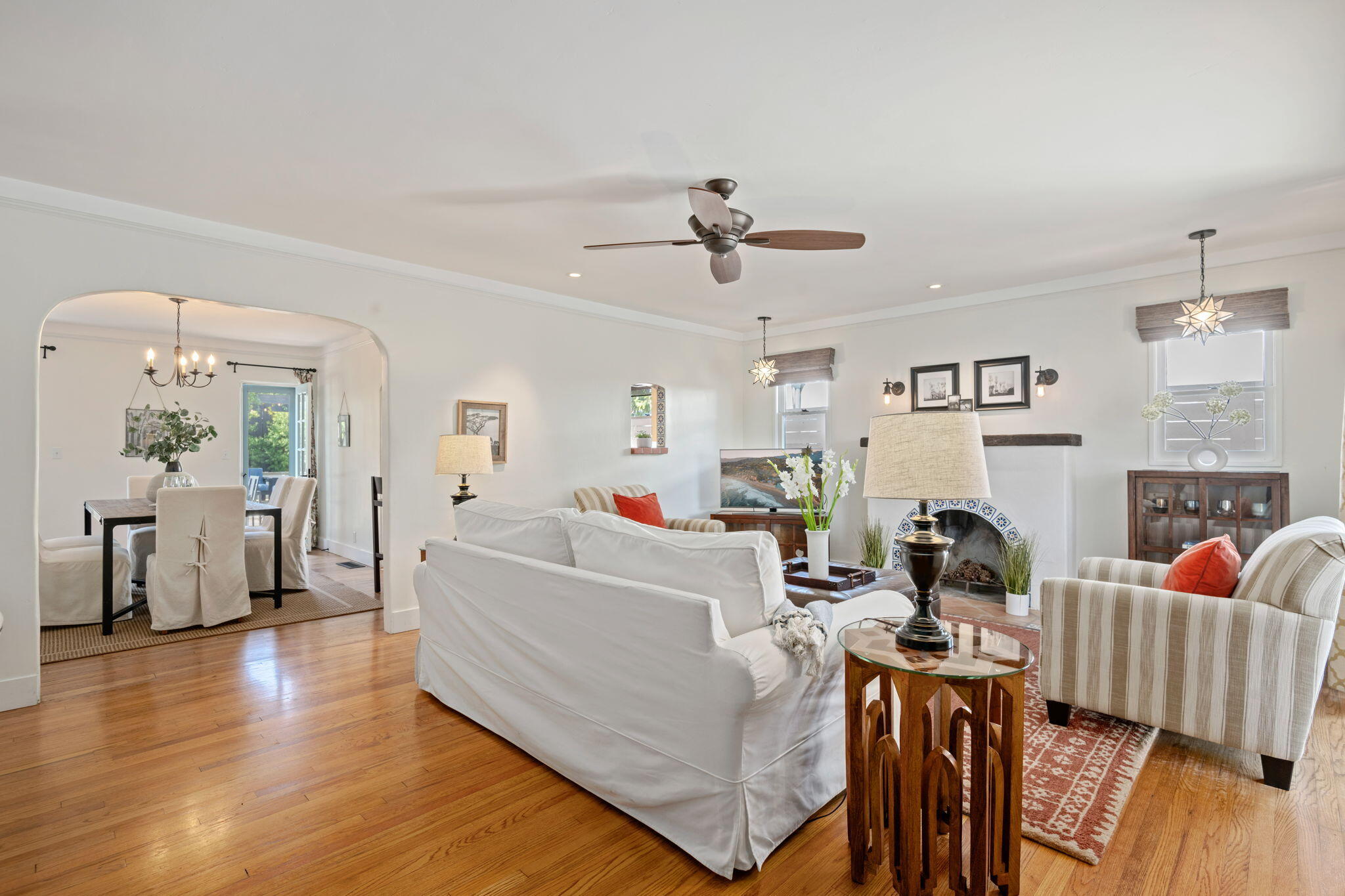 224 W Cota Street