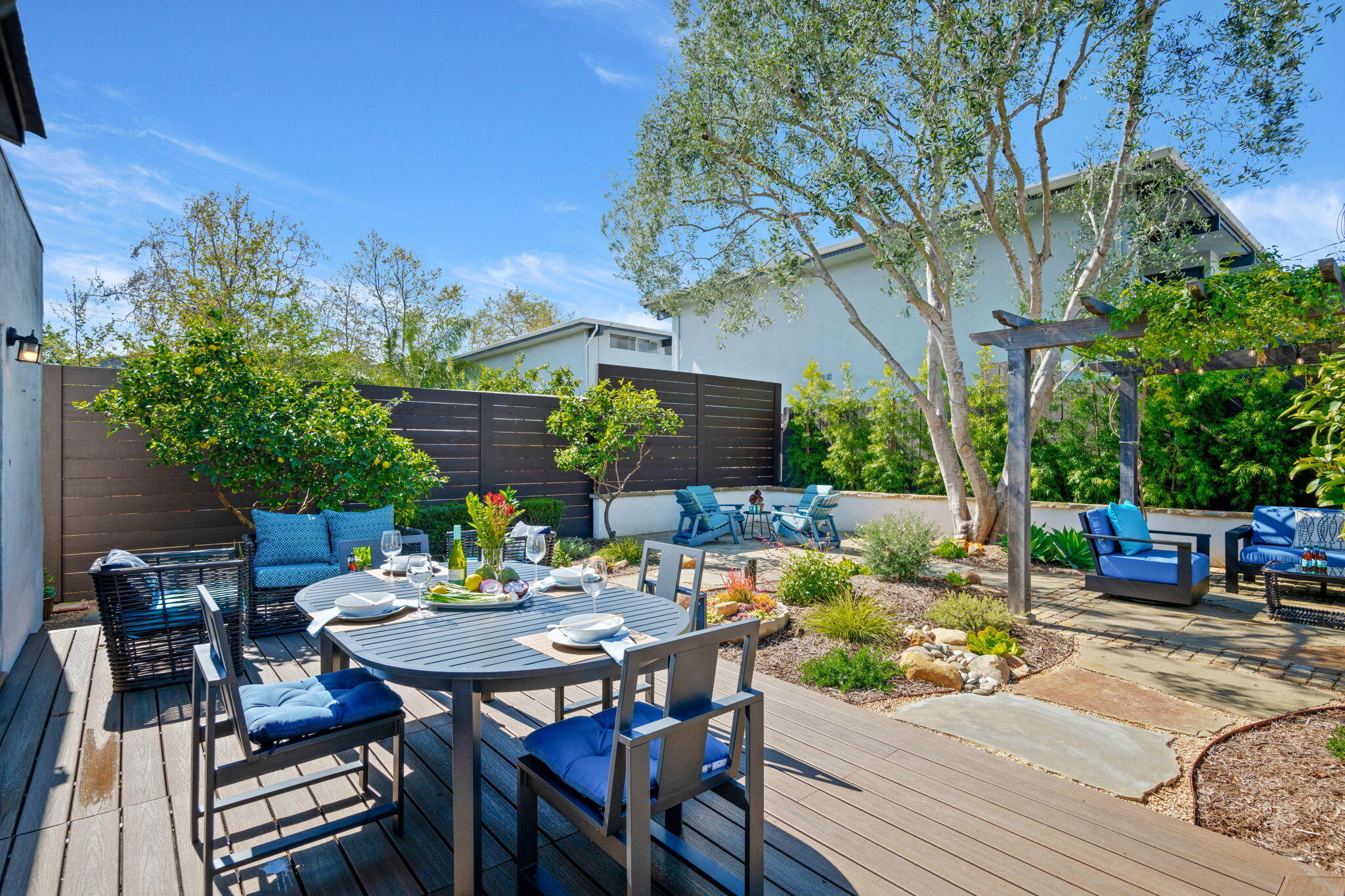 224 W Cota Street