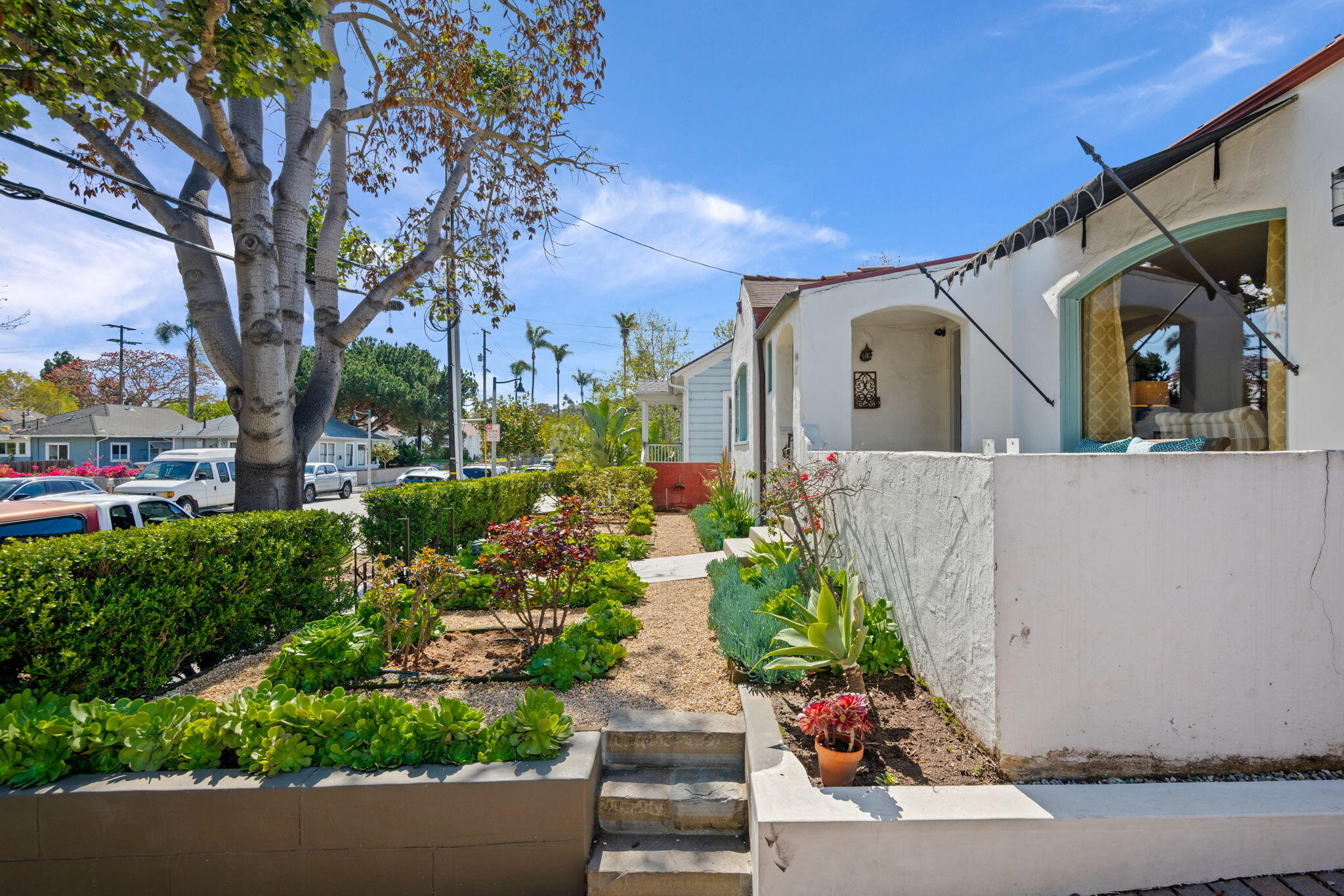 224 W Cota Street