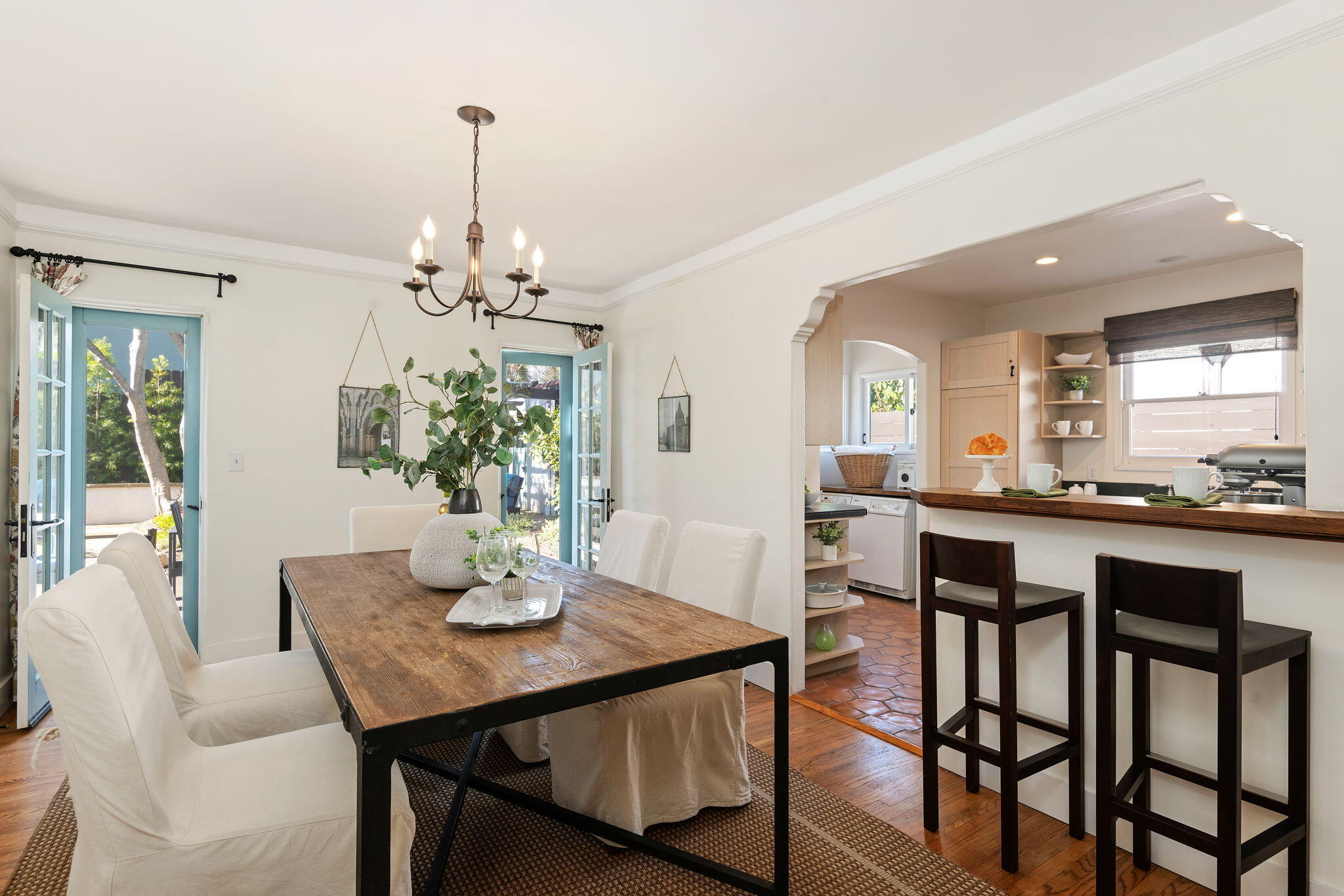 224 W Cota Street