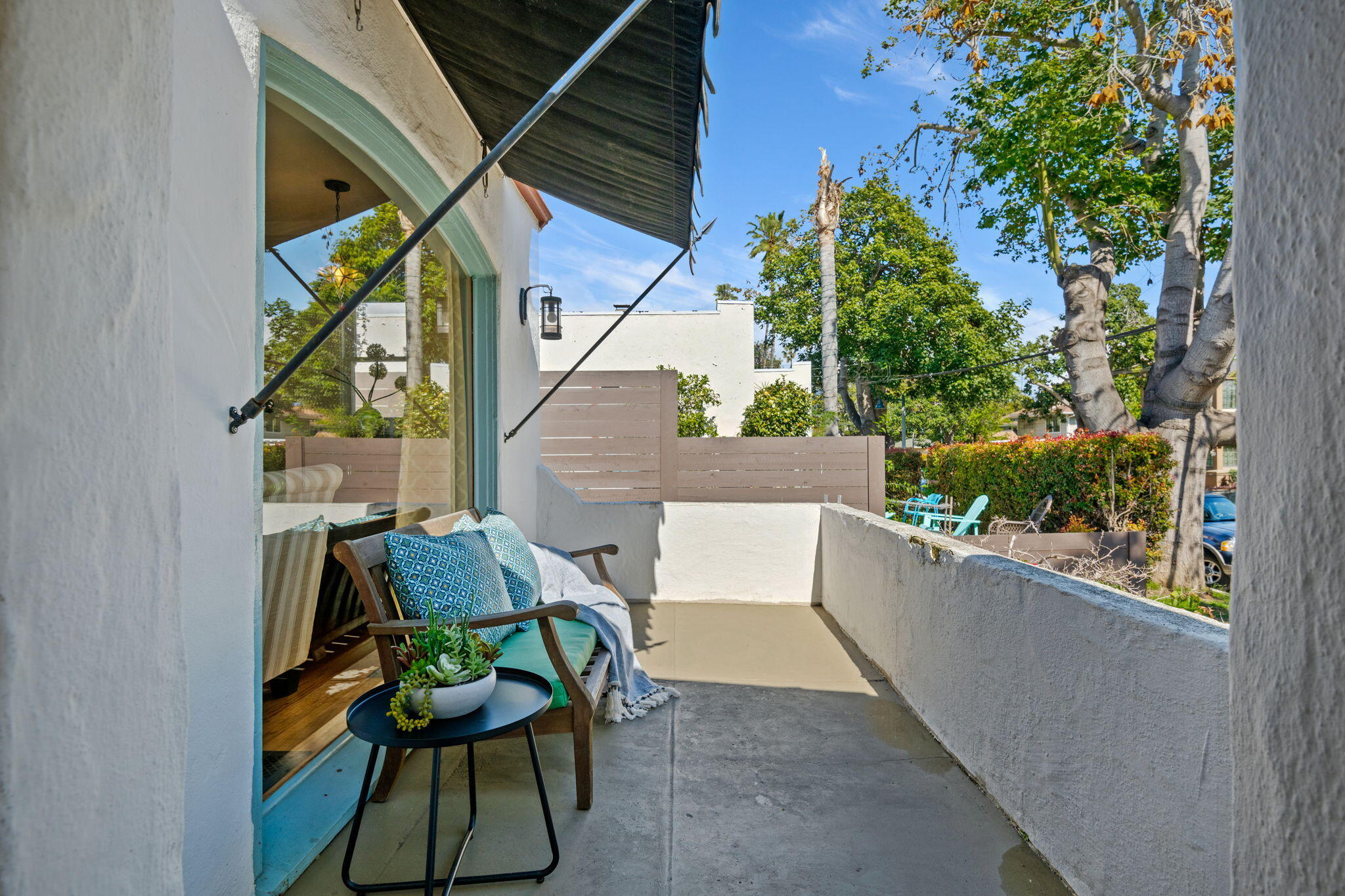 224 W Cota Street