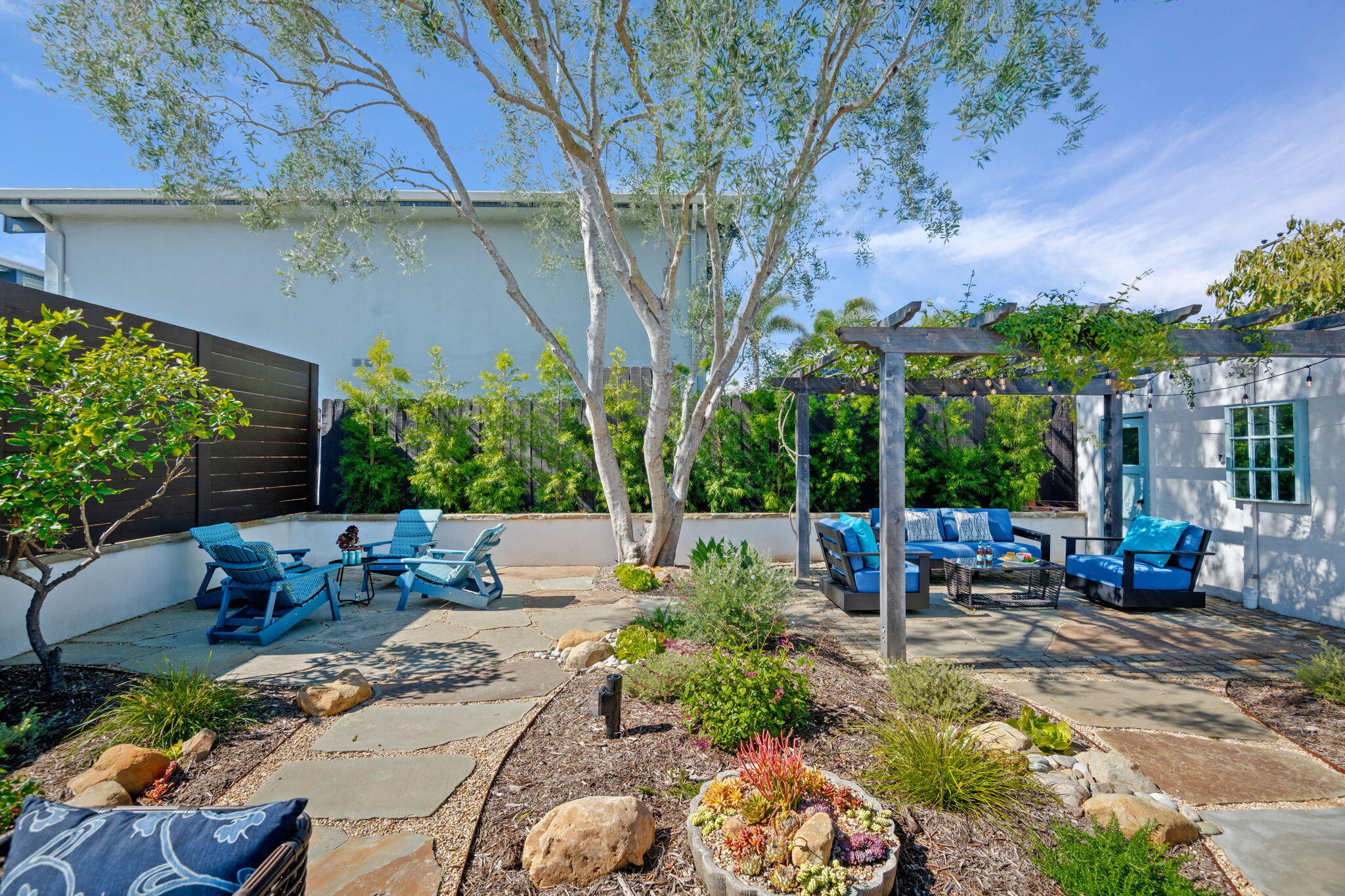 224 W Cota Street
