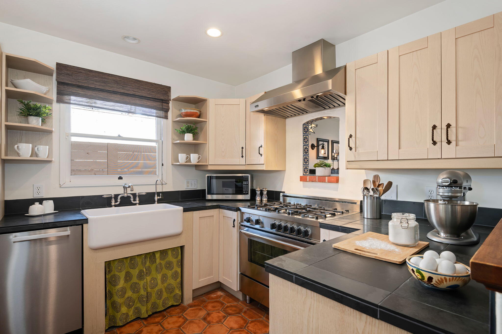 224 W Cota Street