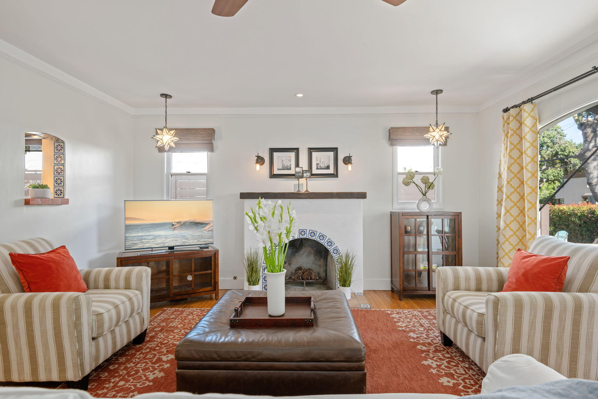 224 W Cota Street