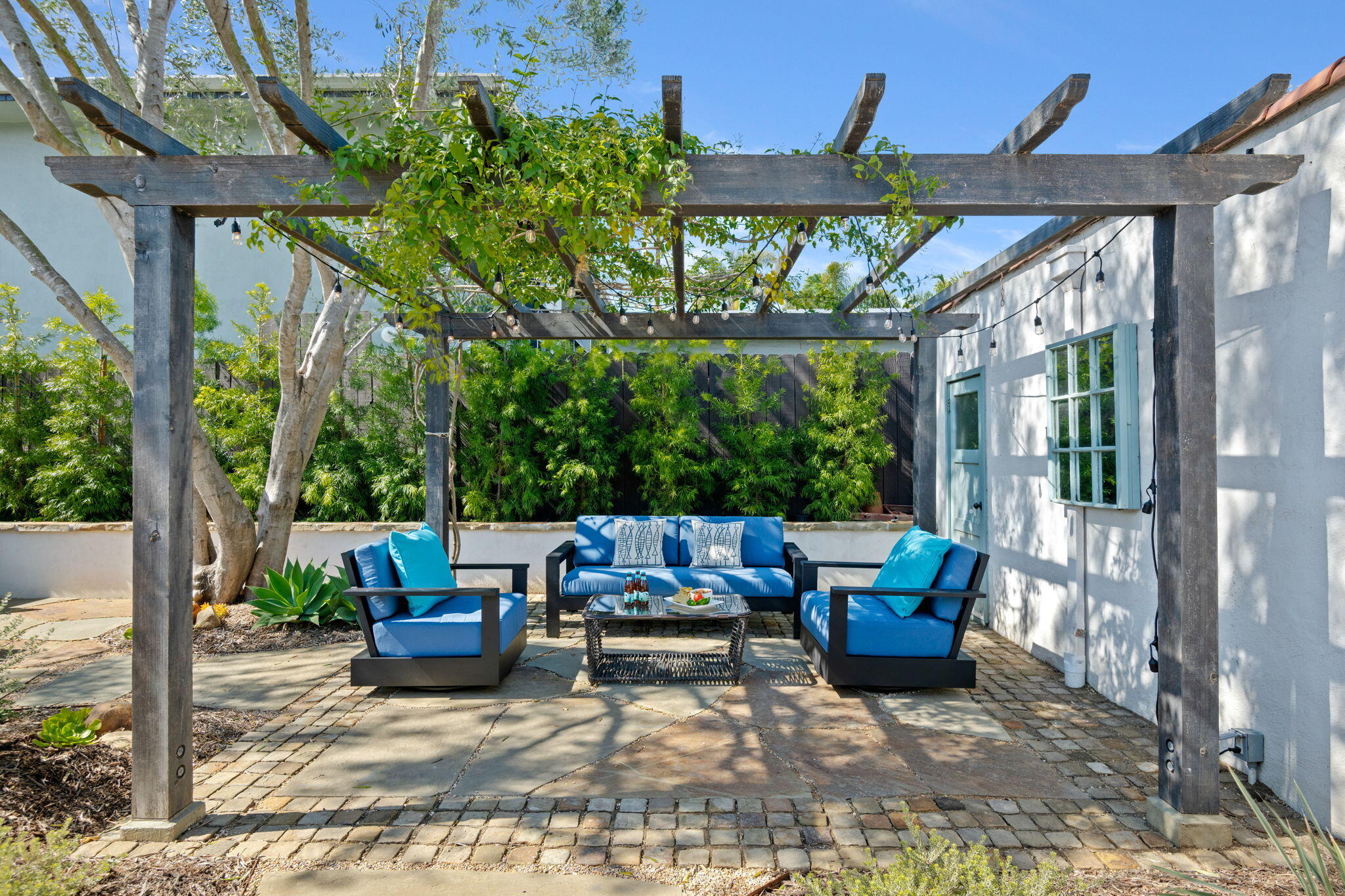 224 W Cota Street