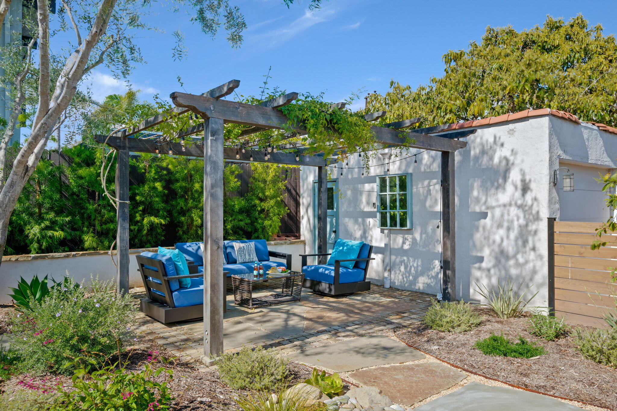 224 W Cota Street