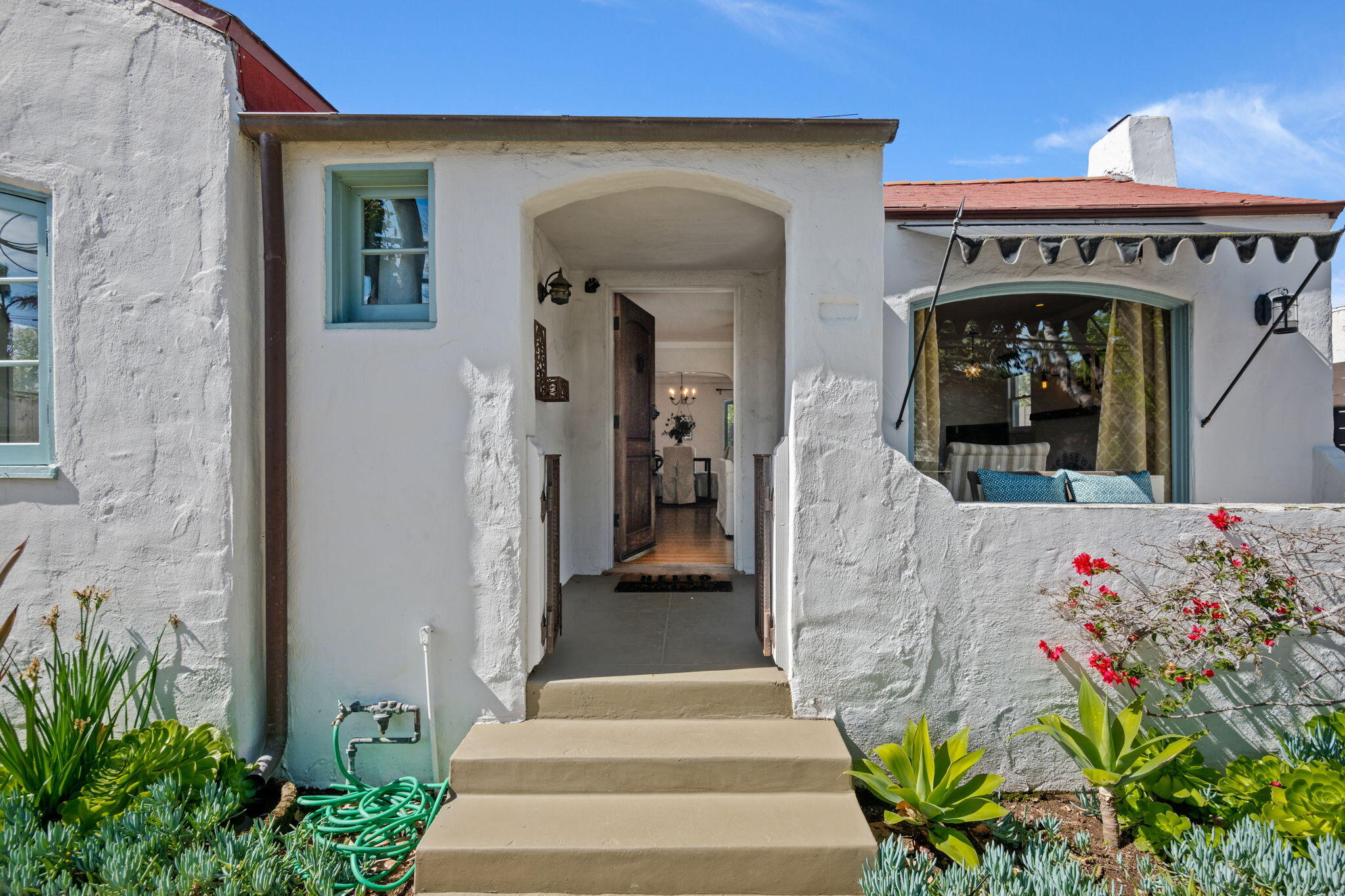 224 W Cota Street