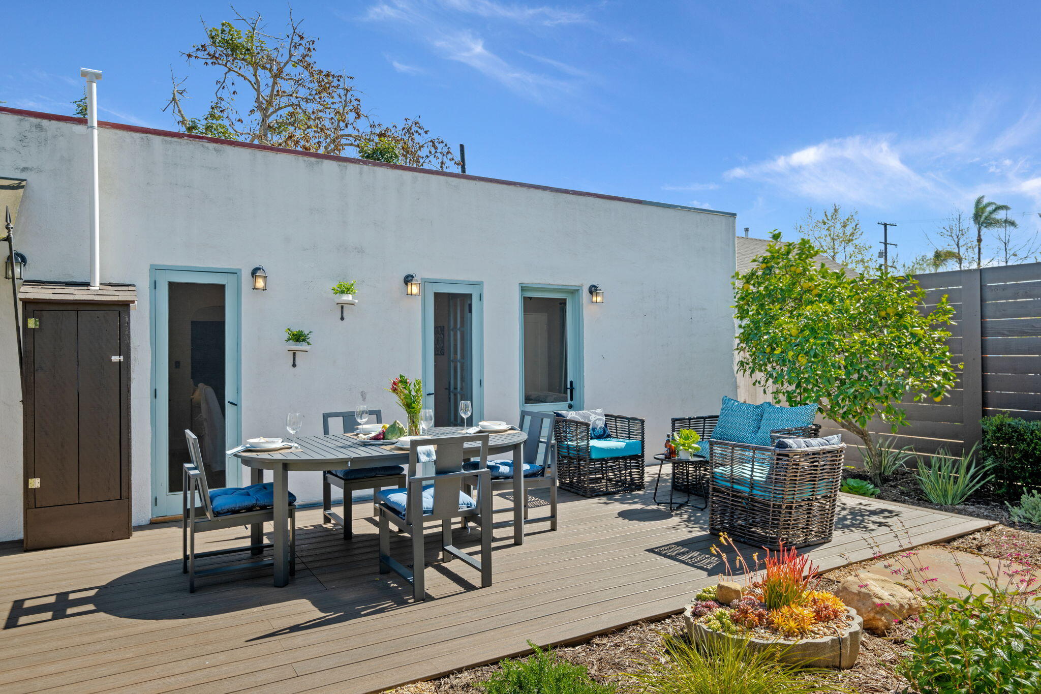 224 W Cota Street