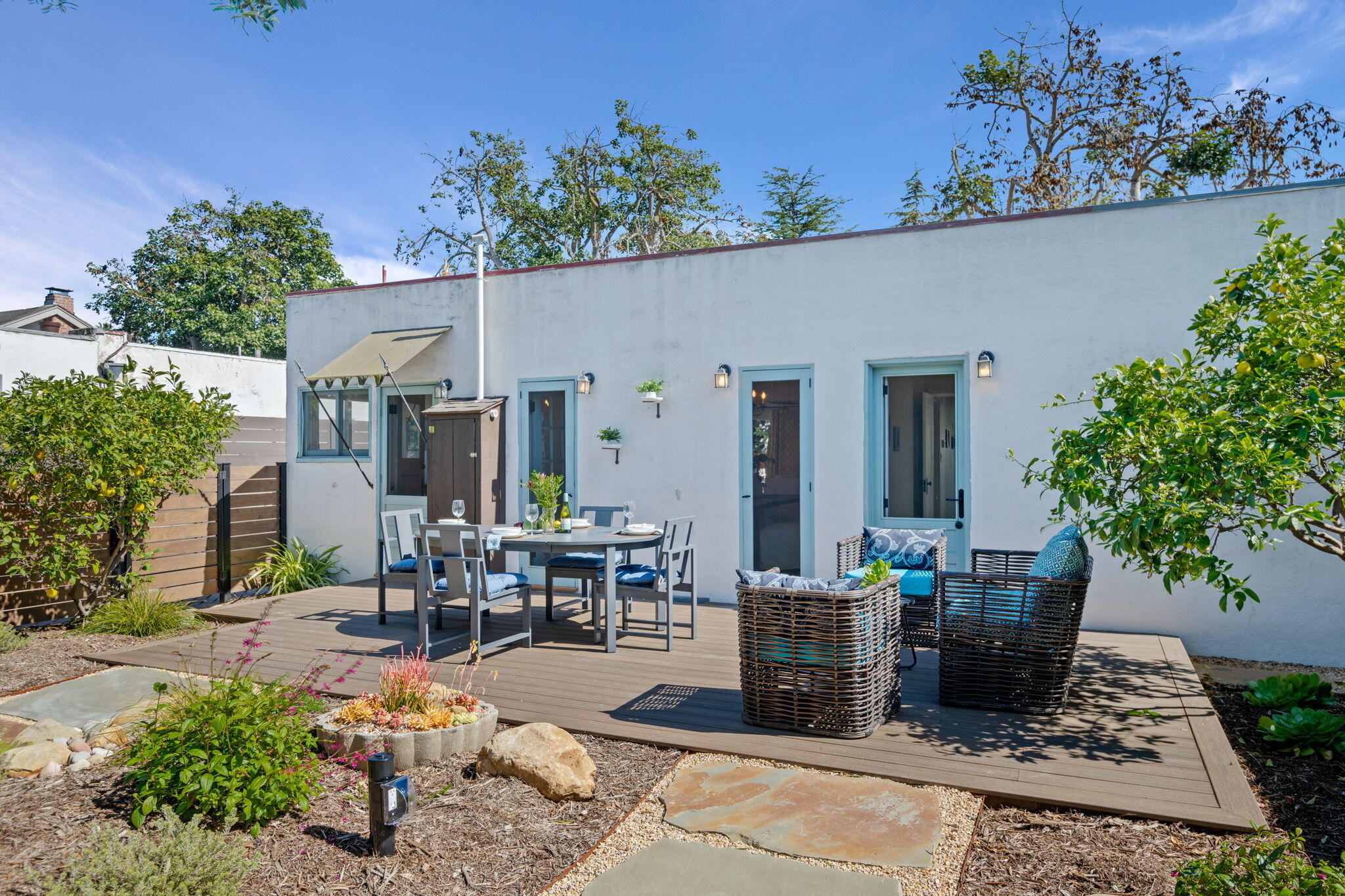 224 W Cota Street