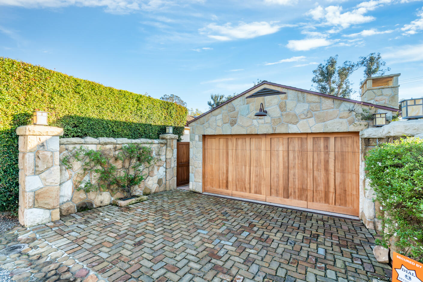 2162 E Valley Road