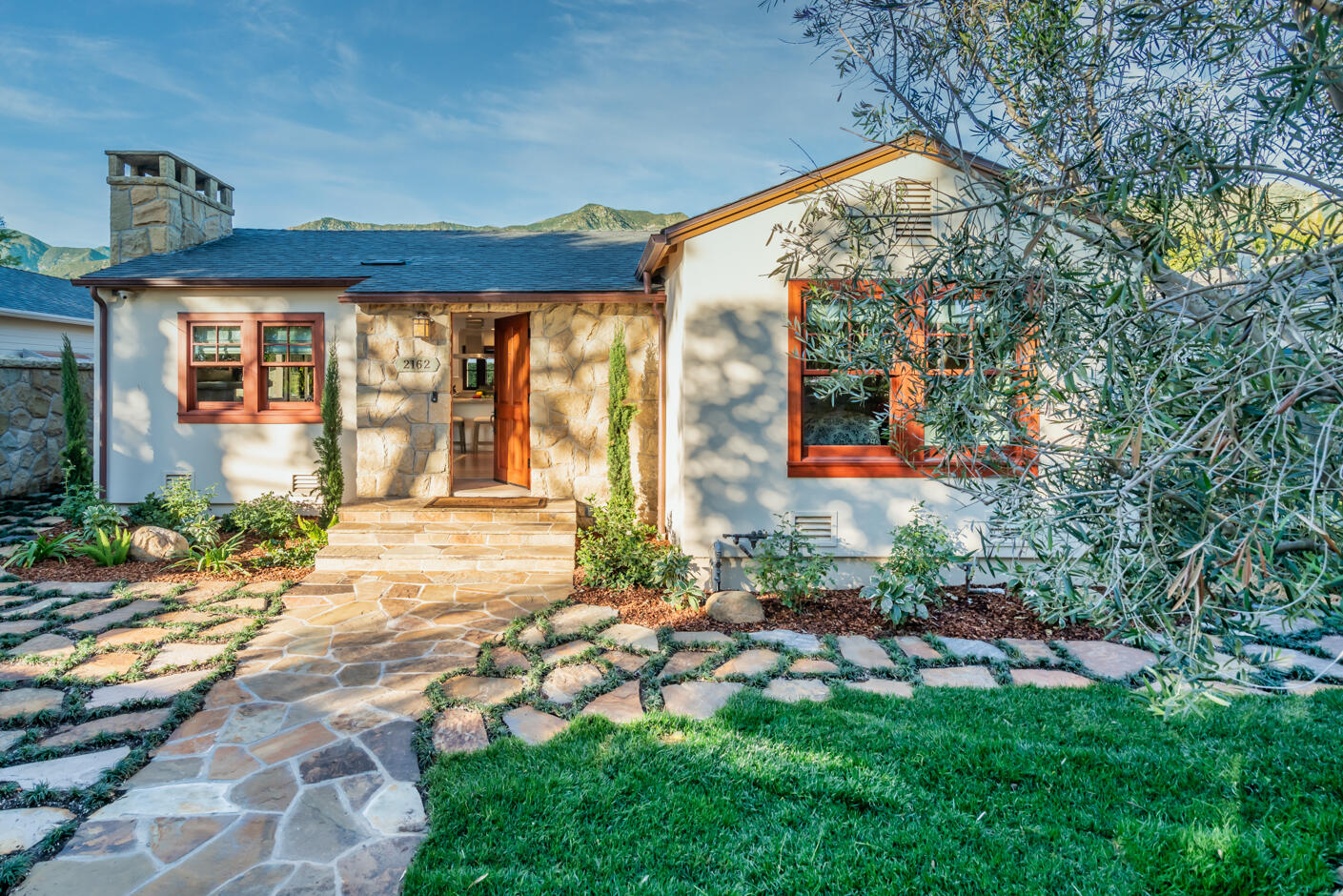 2162 E Valley Road