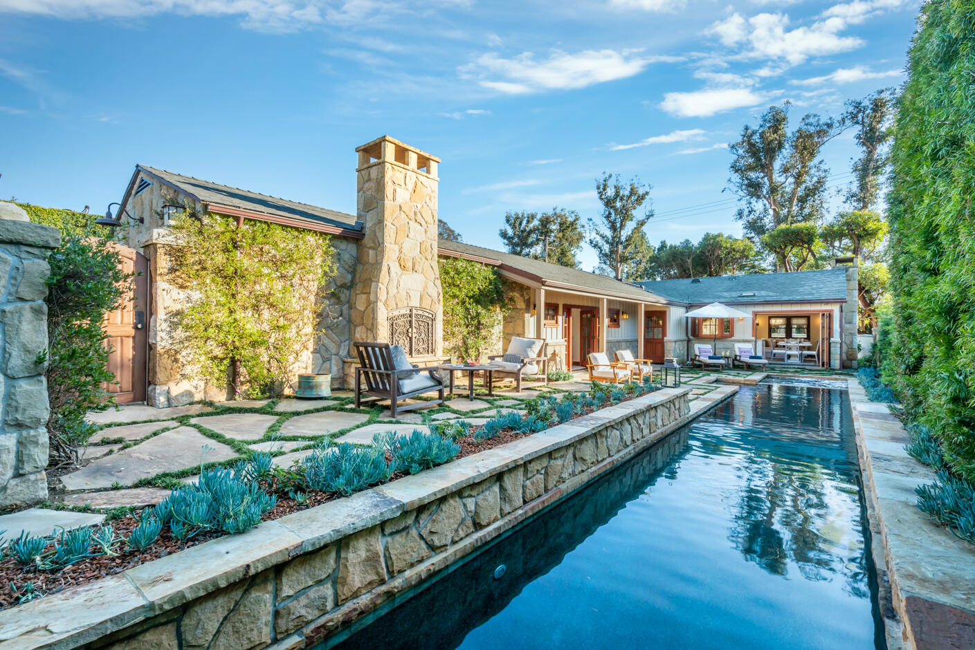 2162 E Valley Road