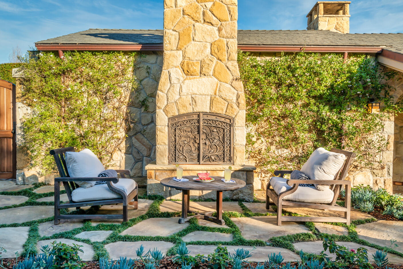 2162 E Valley Road
