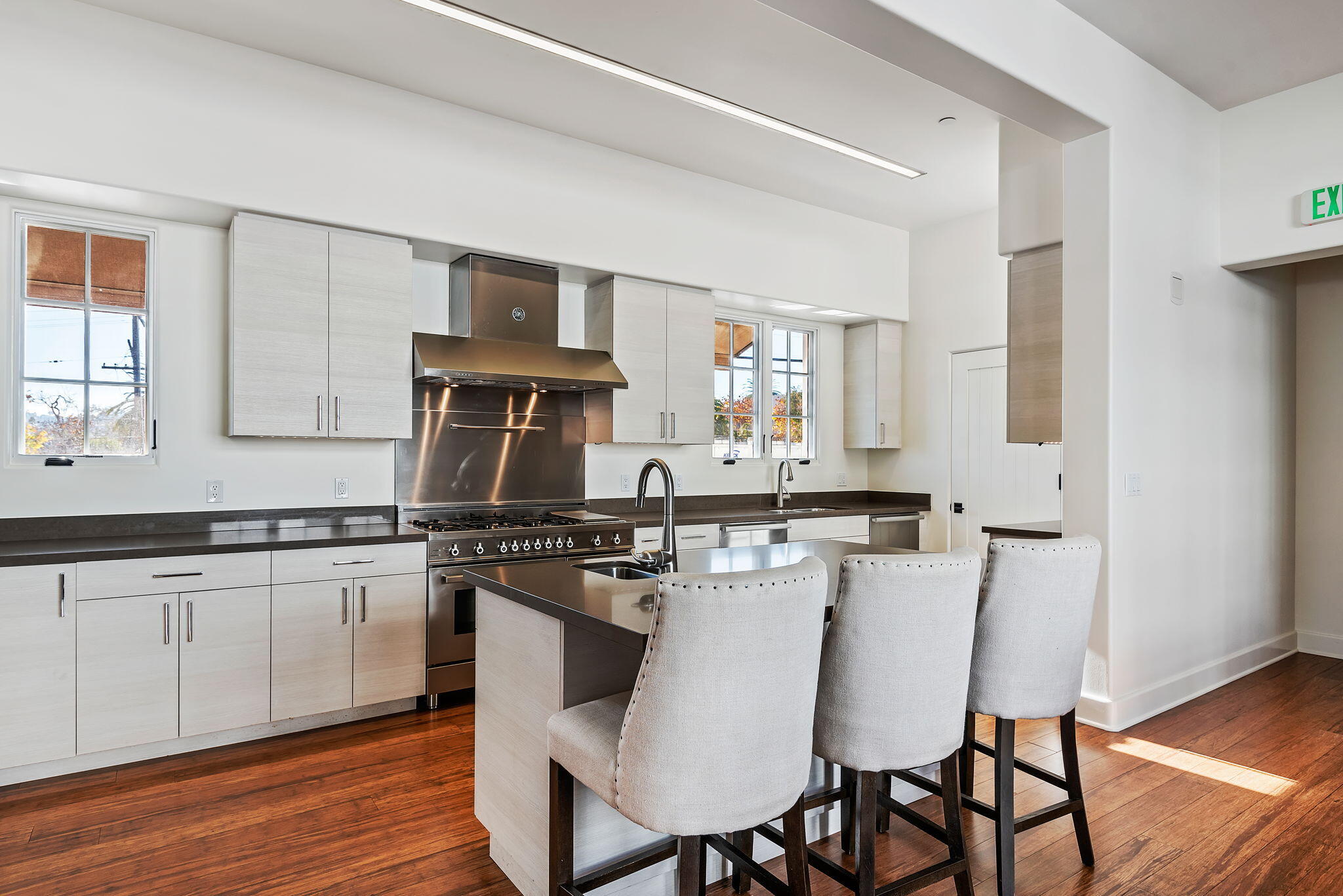 18 W Victoria Street 303