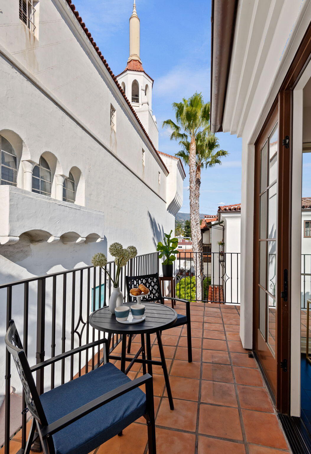 18 W Victoria Street 303