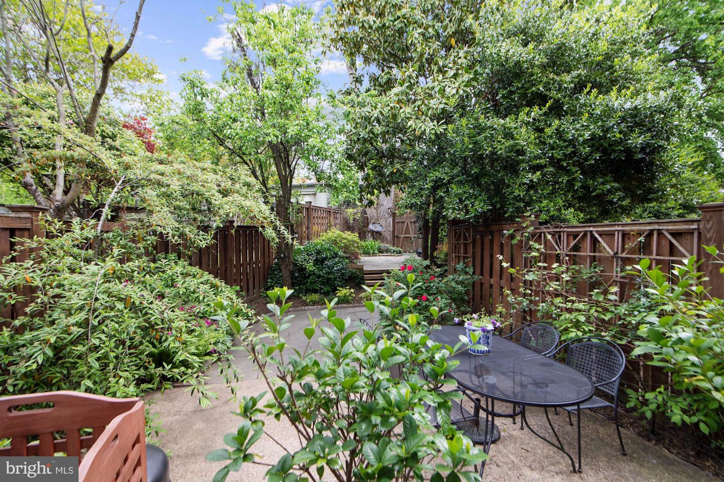 4433 MacArthur Blvd NW