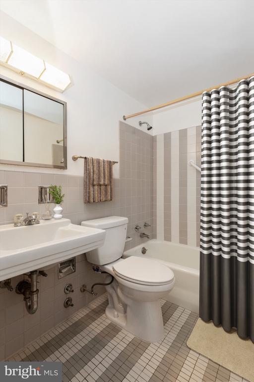 2475 Virginia Ave NW #117