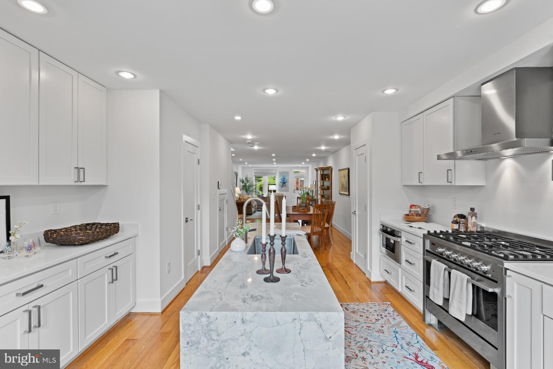 320 A St NE
